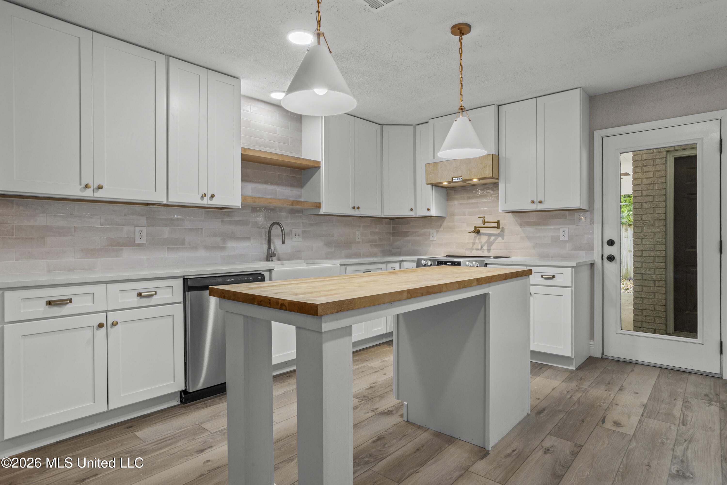 371 Lakeview Boulevard Property Photo 10