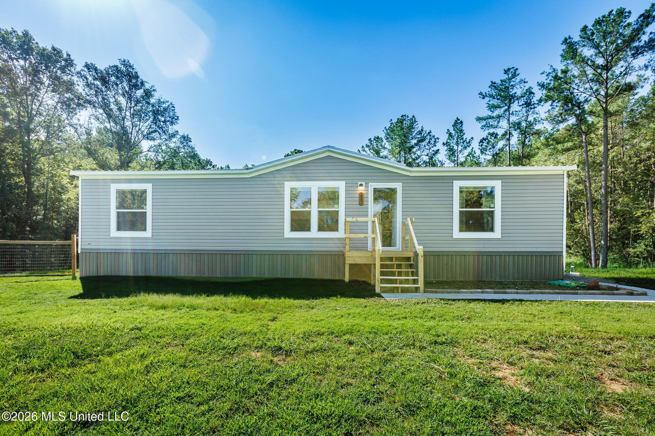 227 Pickering Property Photo 2