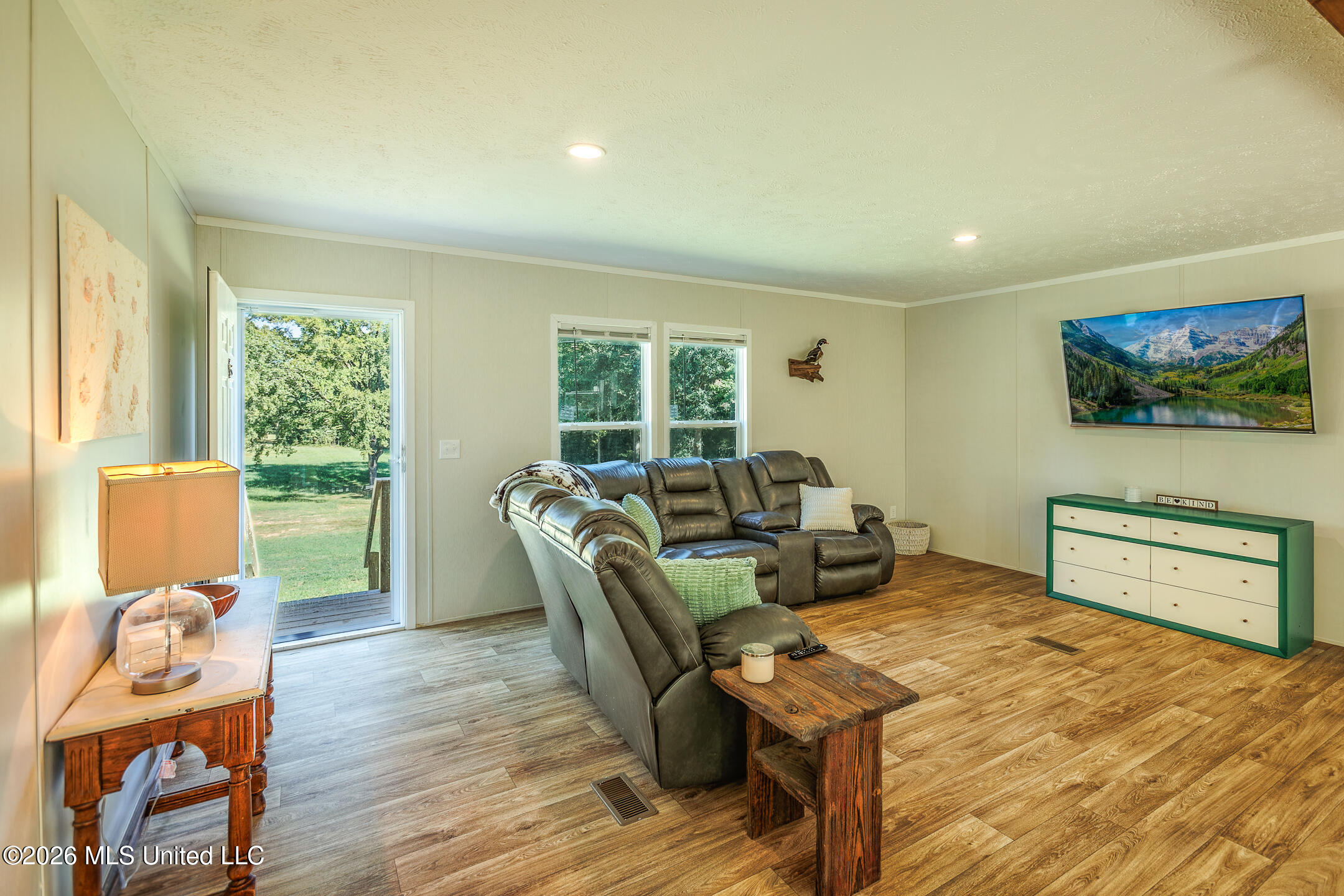 227 Pickering Property Photo 3