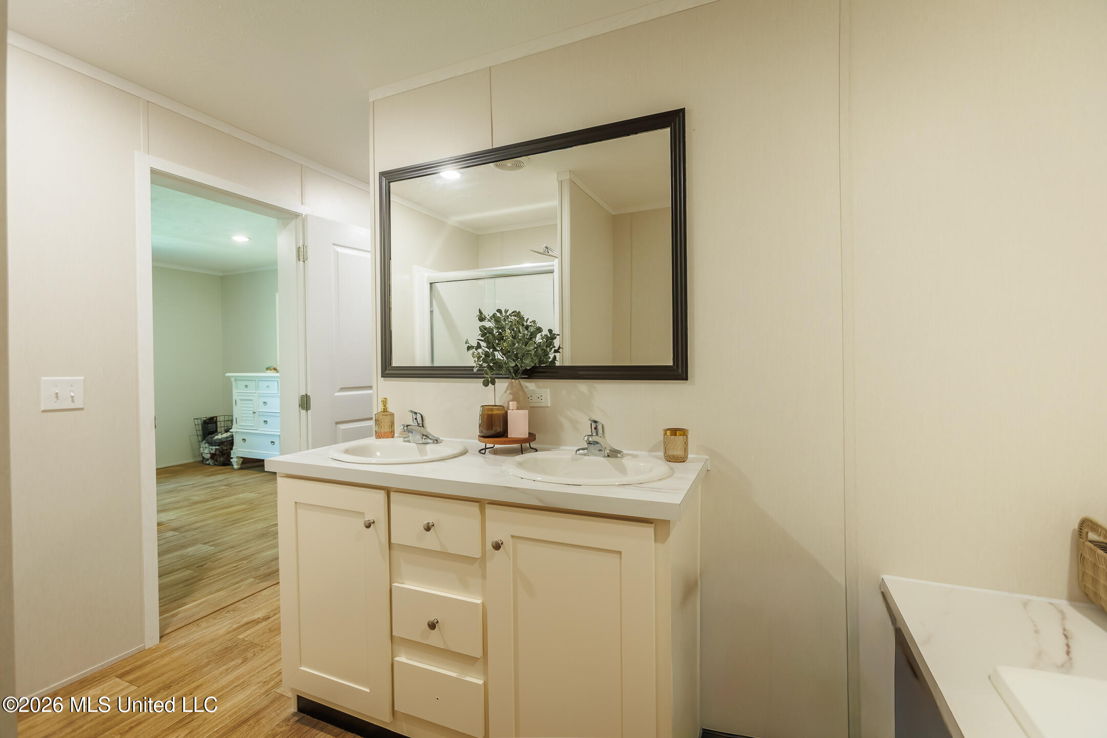 227 Pickering Property Photo 8