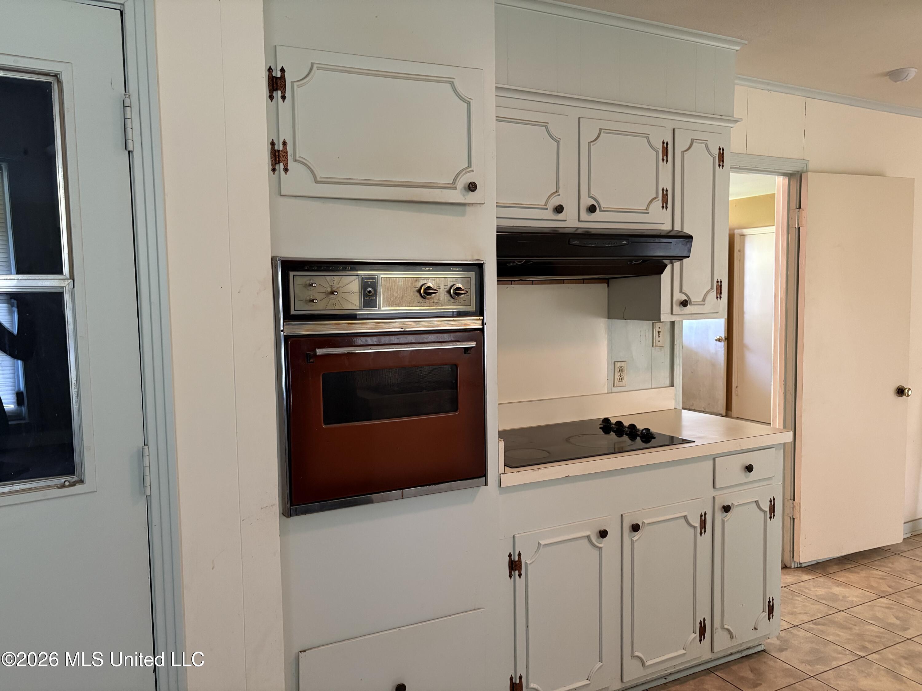 1551 Wood Glen Drive Property Photo 4
