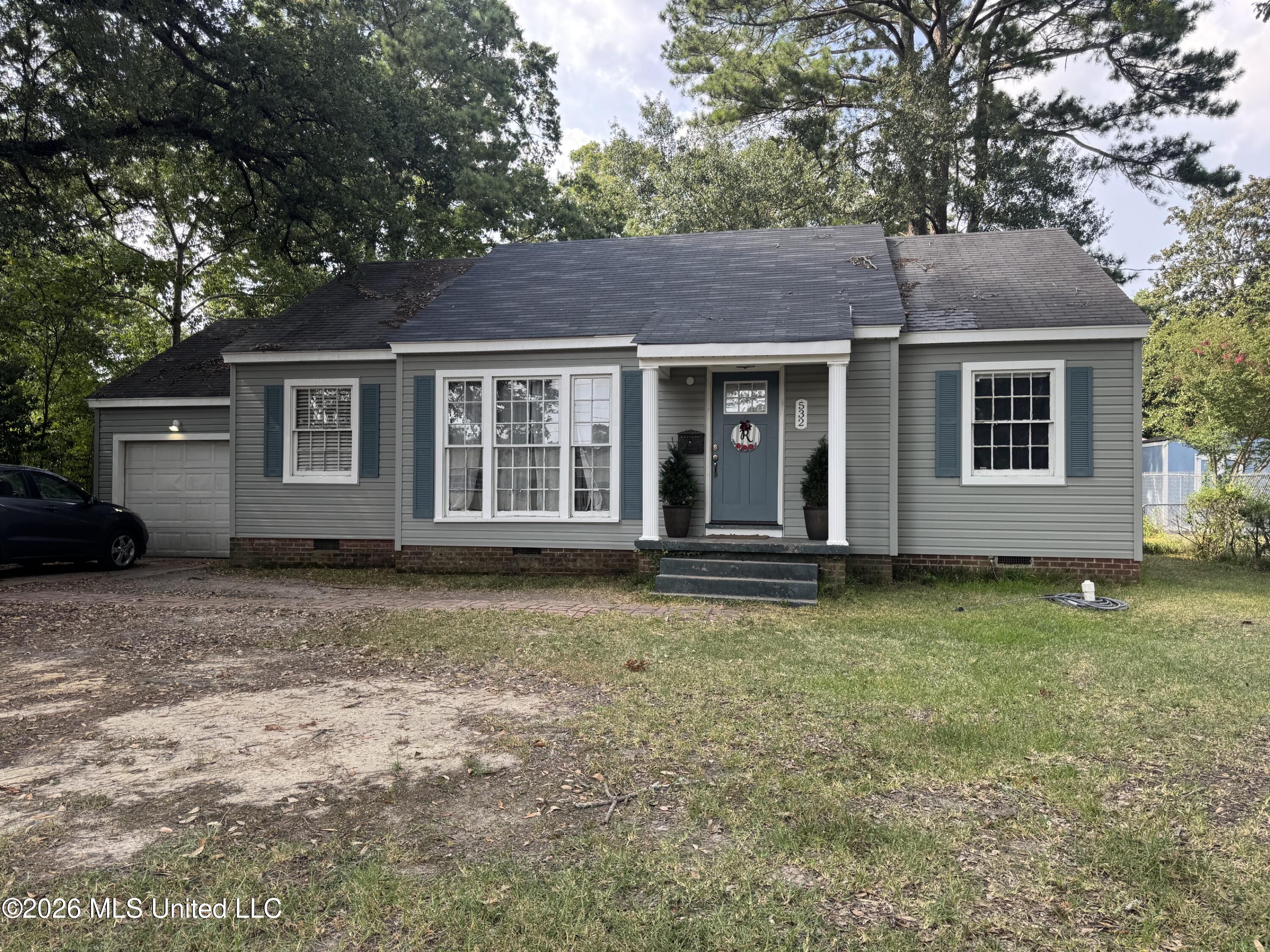 532 E Northside Drive Property Photo 1