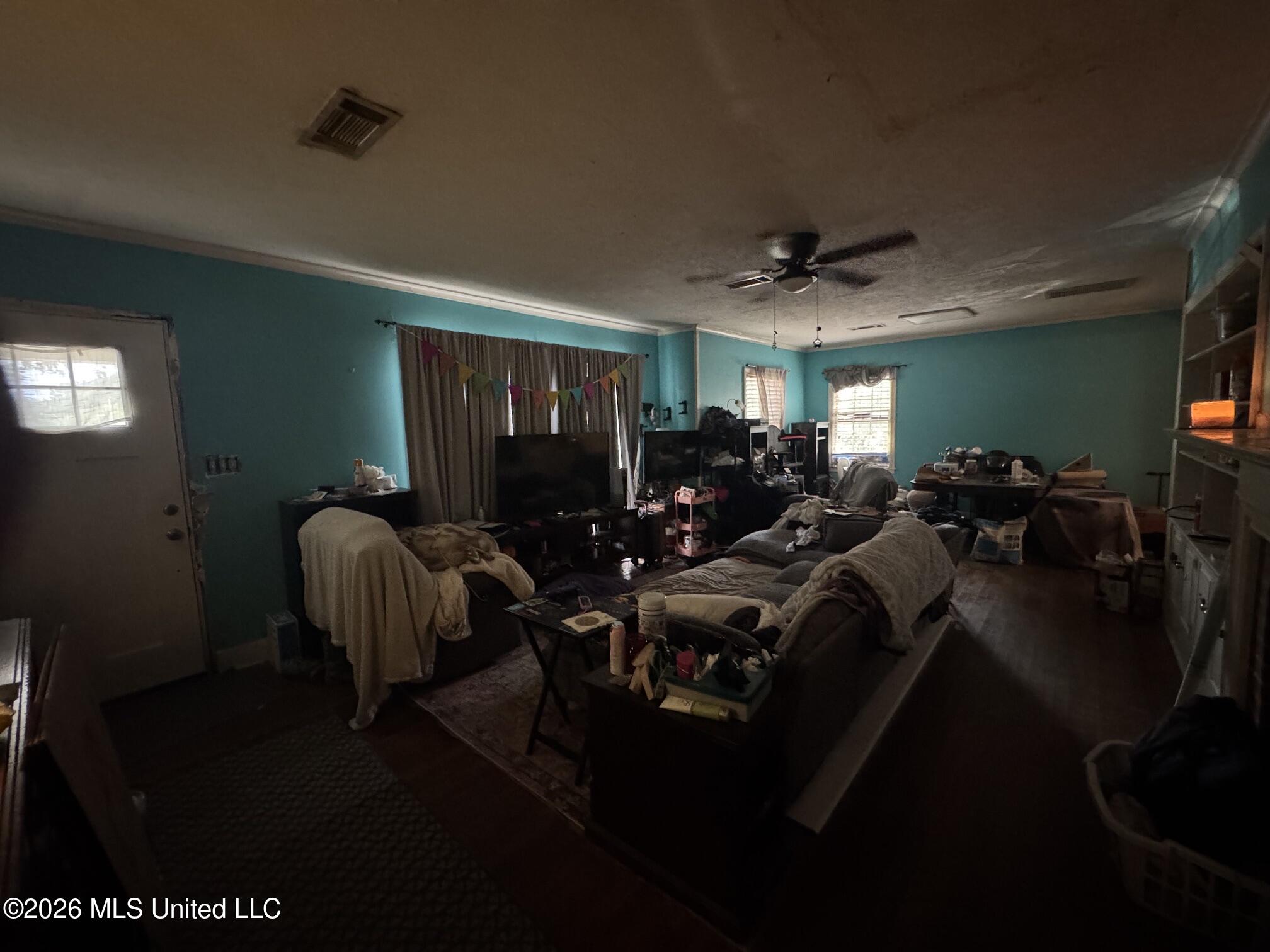 532 E Northside Drive Property Photo 2