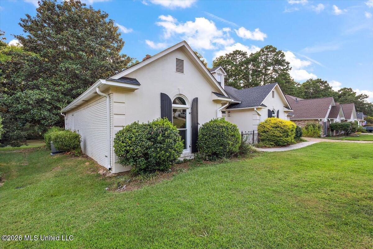 423 Woodlands Circle Property Photo 2