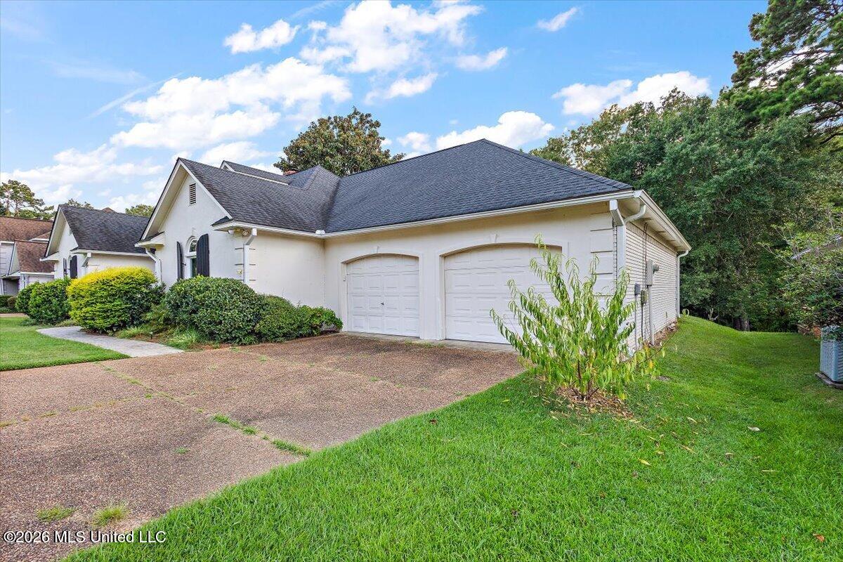 423 Woodlands Circle Property Photo 3
