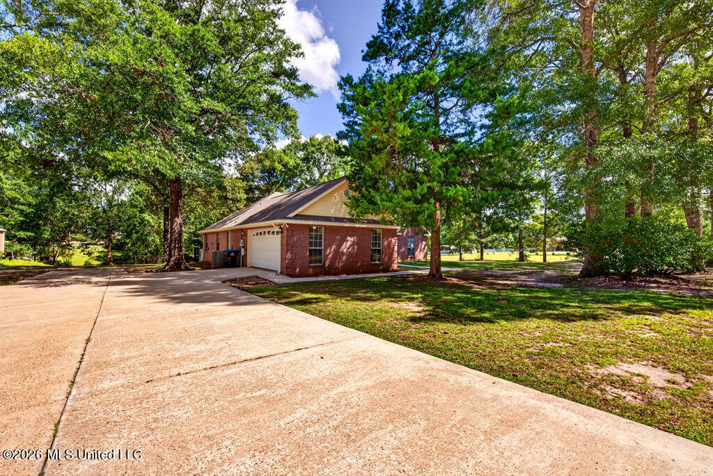 91 Cedar Wood Drive Property Photo 3