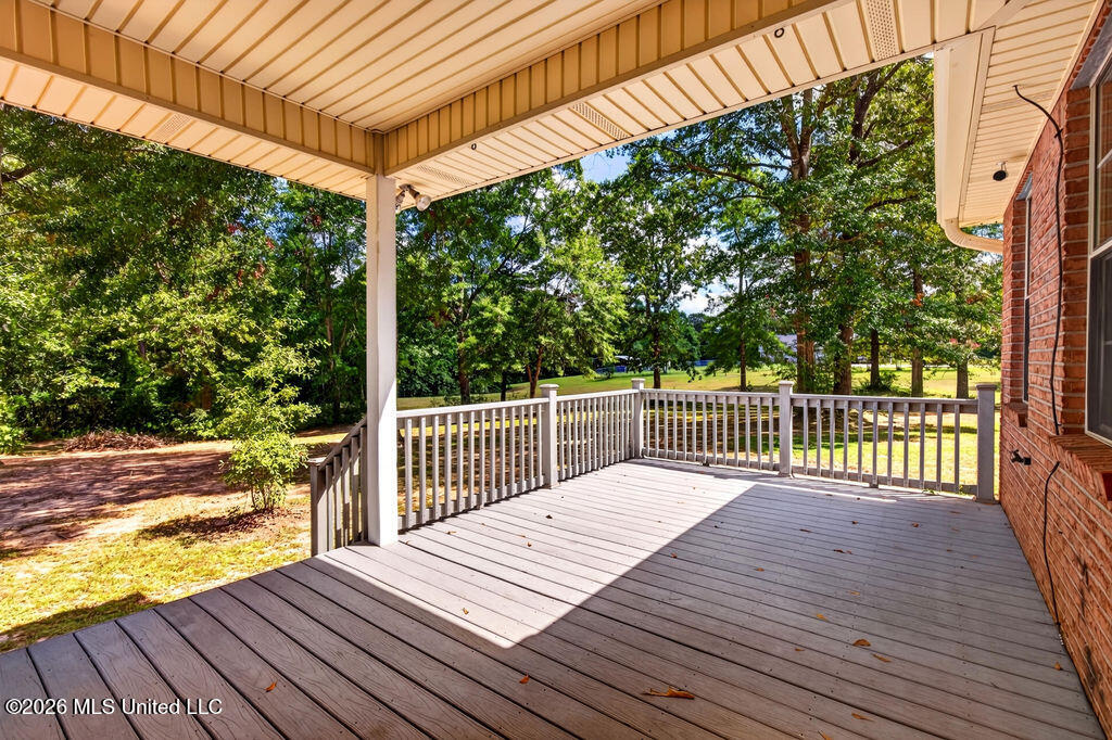 91 Cedar Wood Drive Property Photo 9