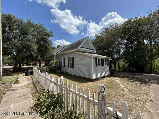 200 Magnolia Street Property Photo 6
