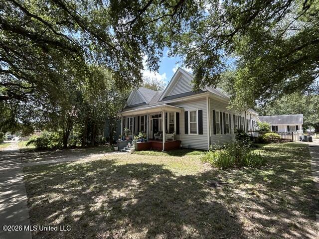 200 Magnolia Street Property Photo 10