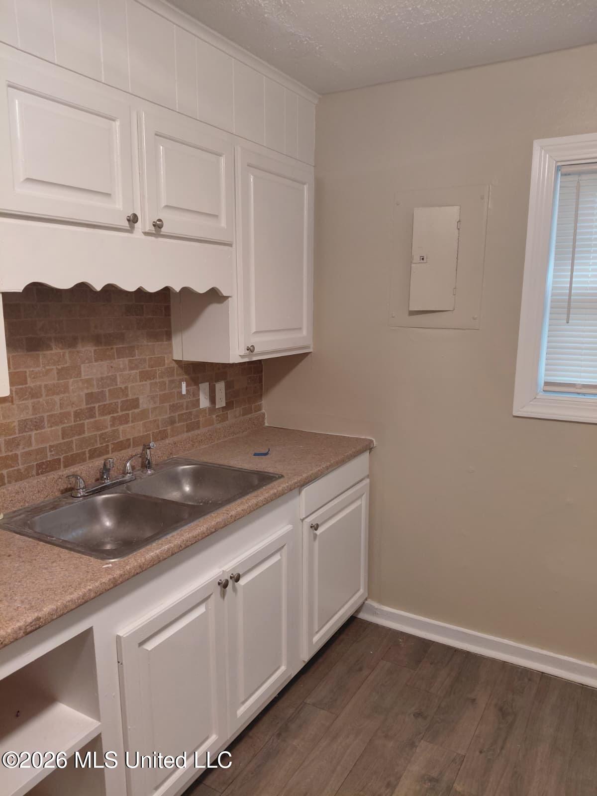 3811 Mosley Avenue Property Photo 6