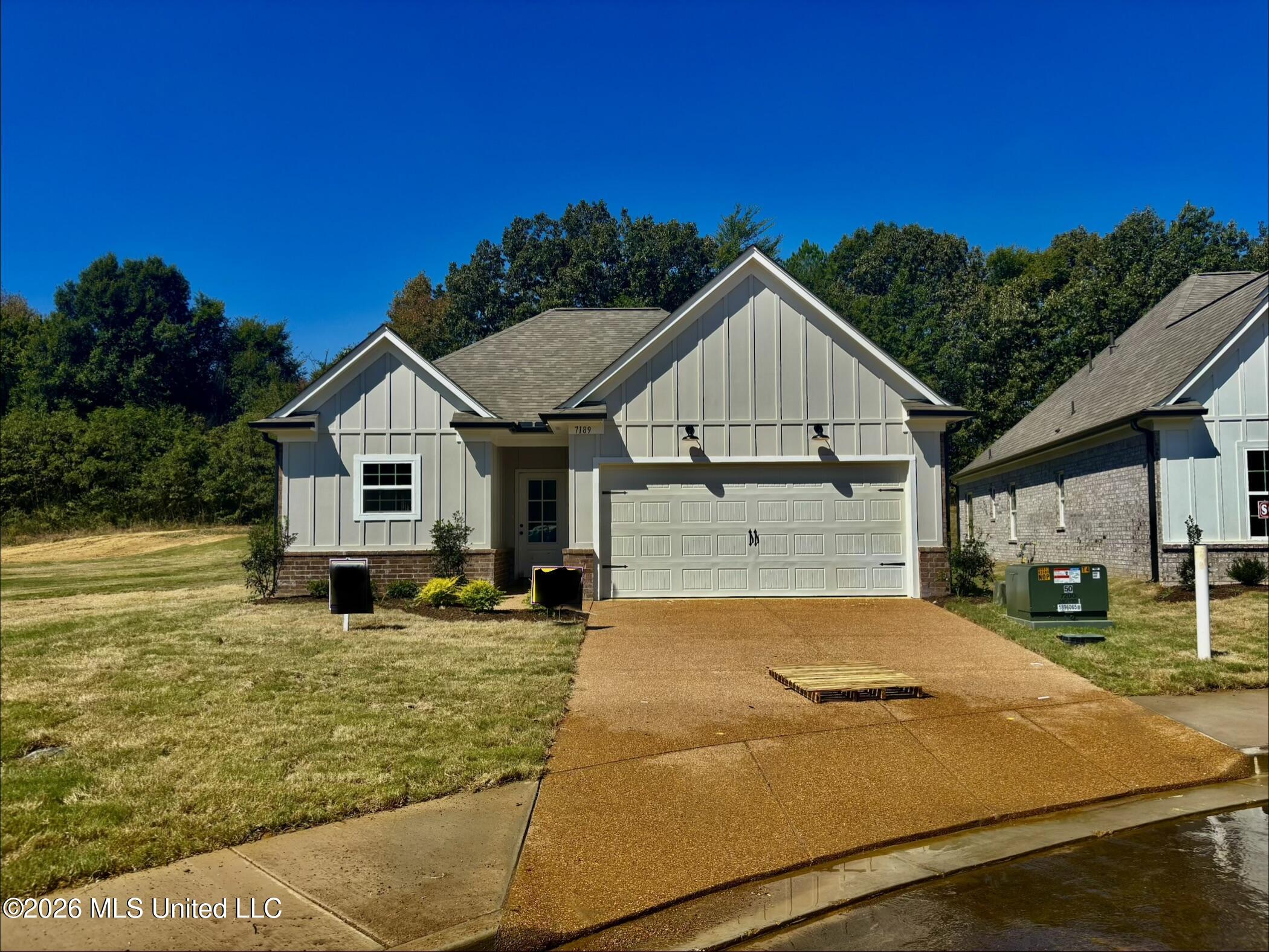7189 Fairmont Pl Cove Property Photo 2