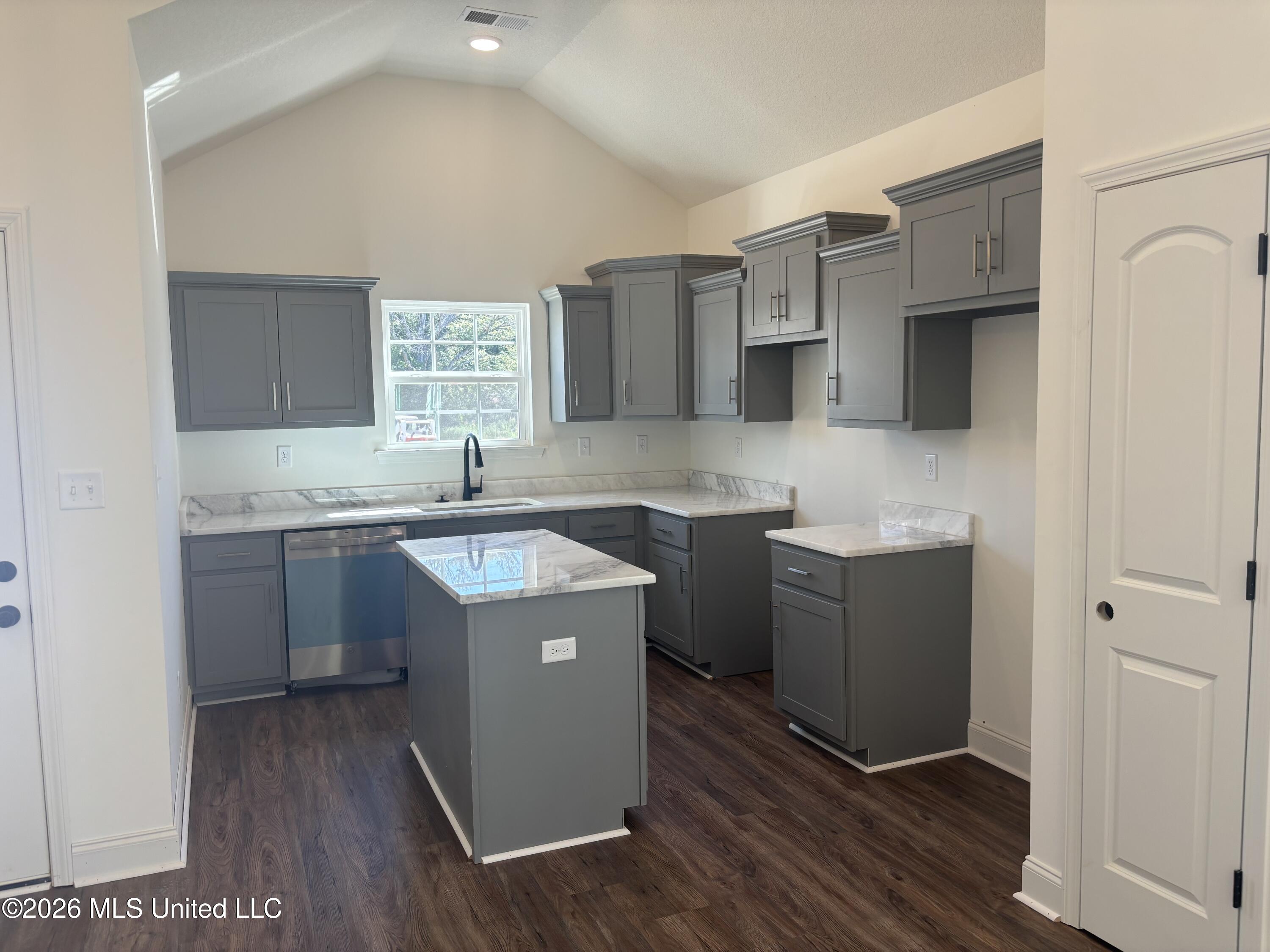 7189 Fairmont Pl Cove Property Photo 4