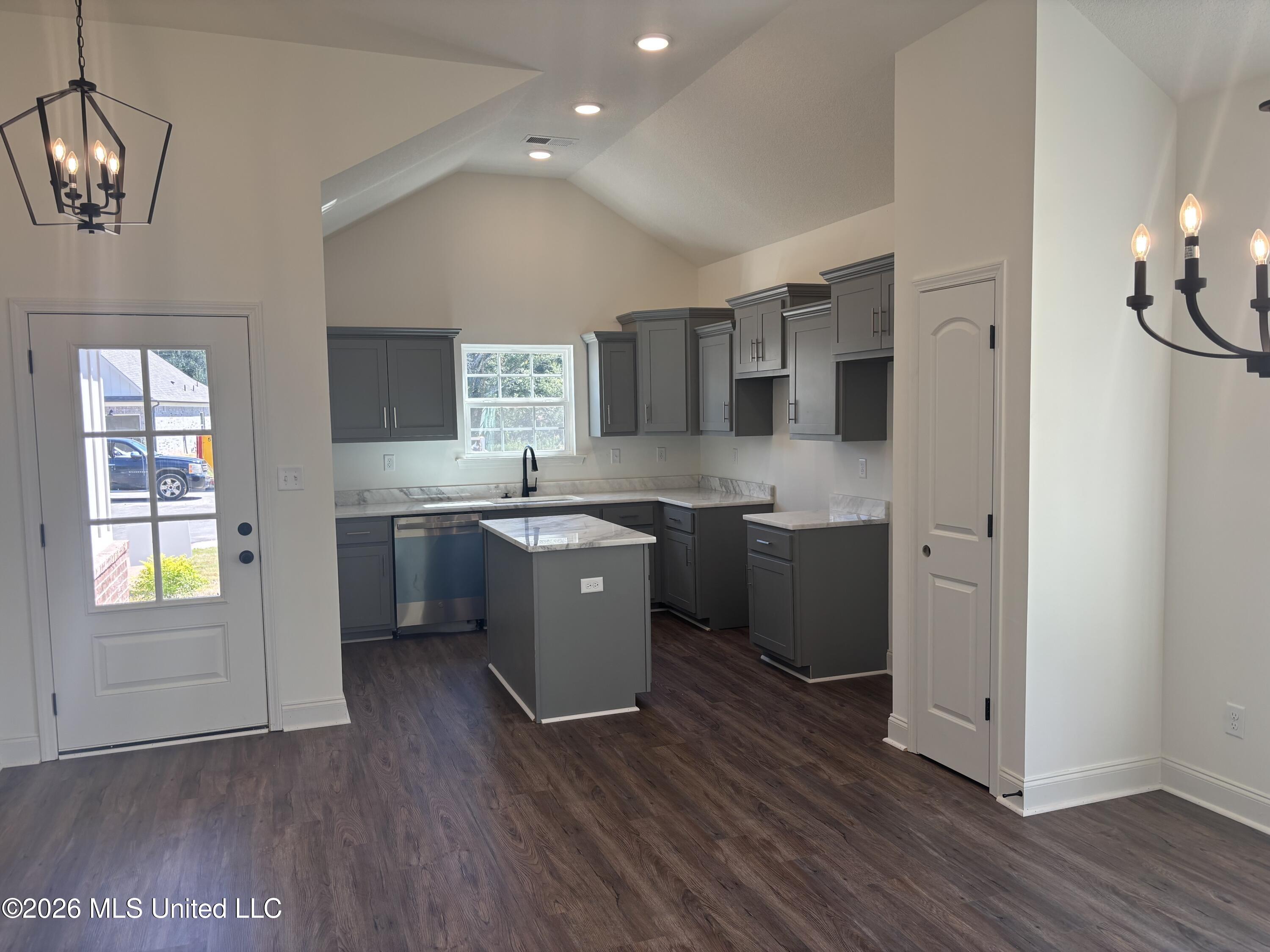 7189 Fairmont Pl Cove Property Photo 5