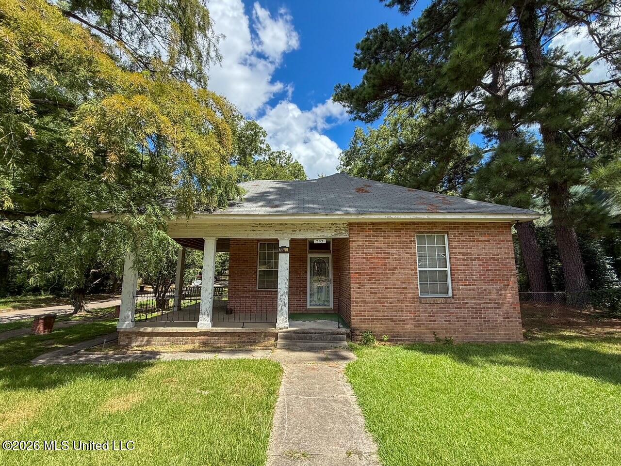 703 Avenue E Property Photo 1