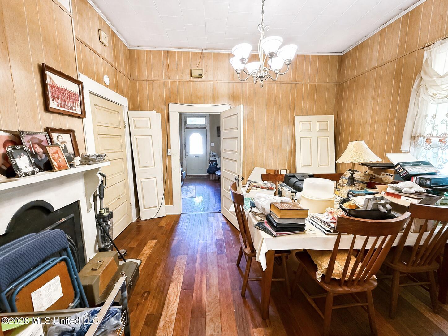 703 Avenue E Property Photo 7
