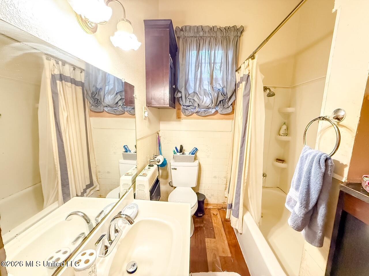 703 Avenue E Property Photo 11