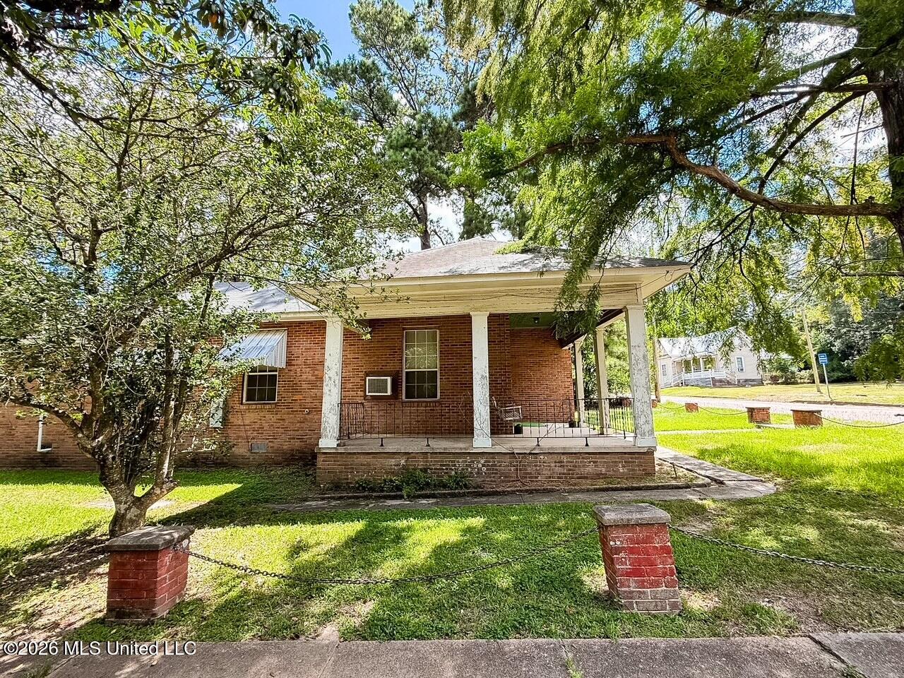 703 Avenue E Property Photo 14