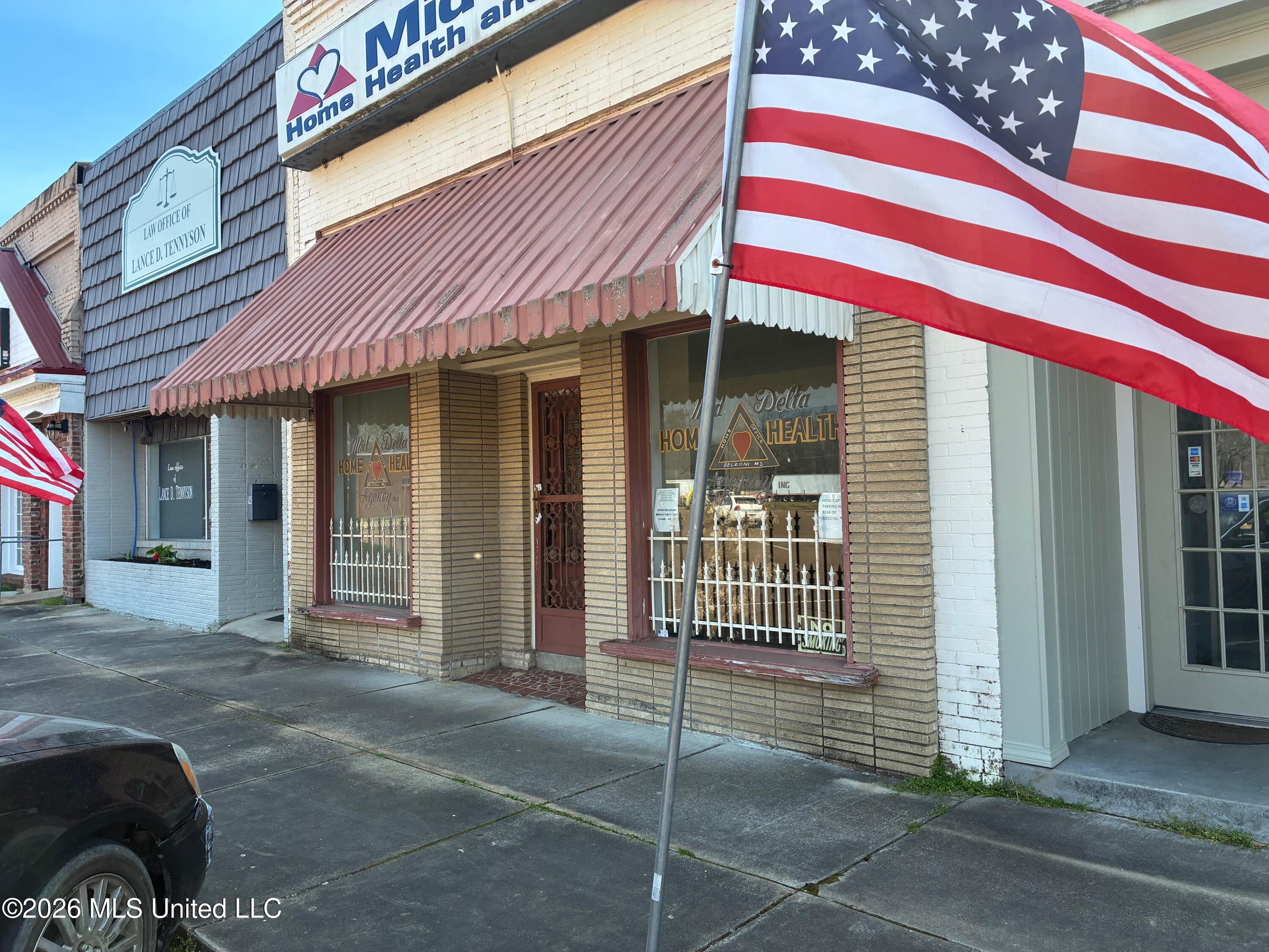 145 Court Square Property Photo 1