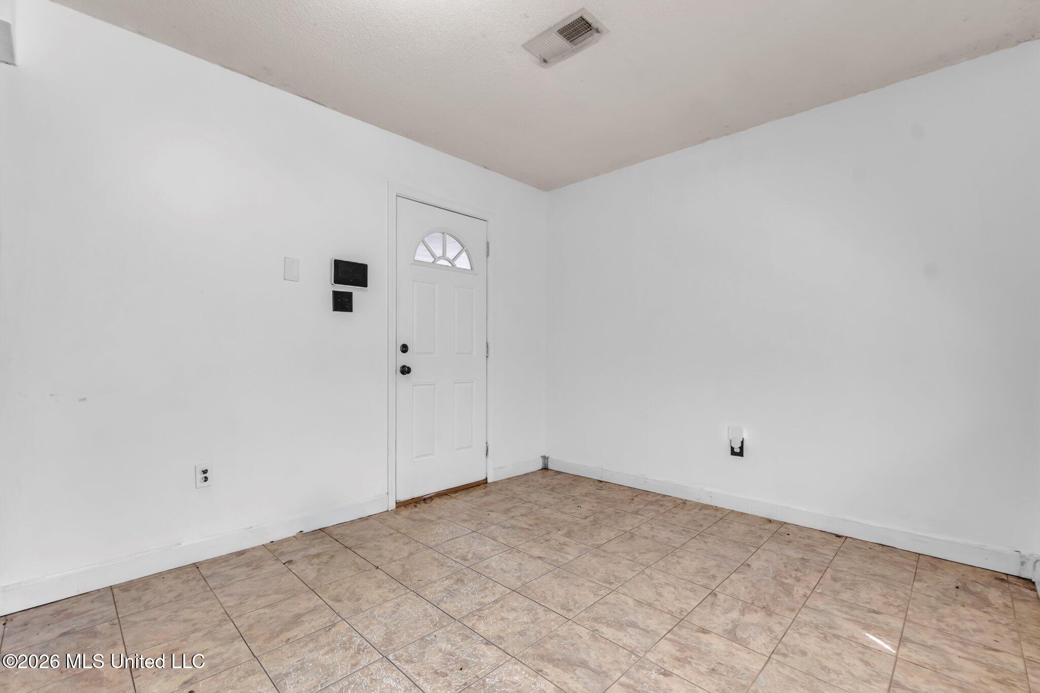 5698 Crestwood Drive Property Photo 5