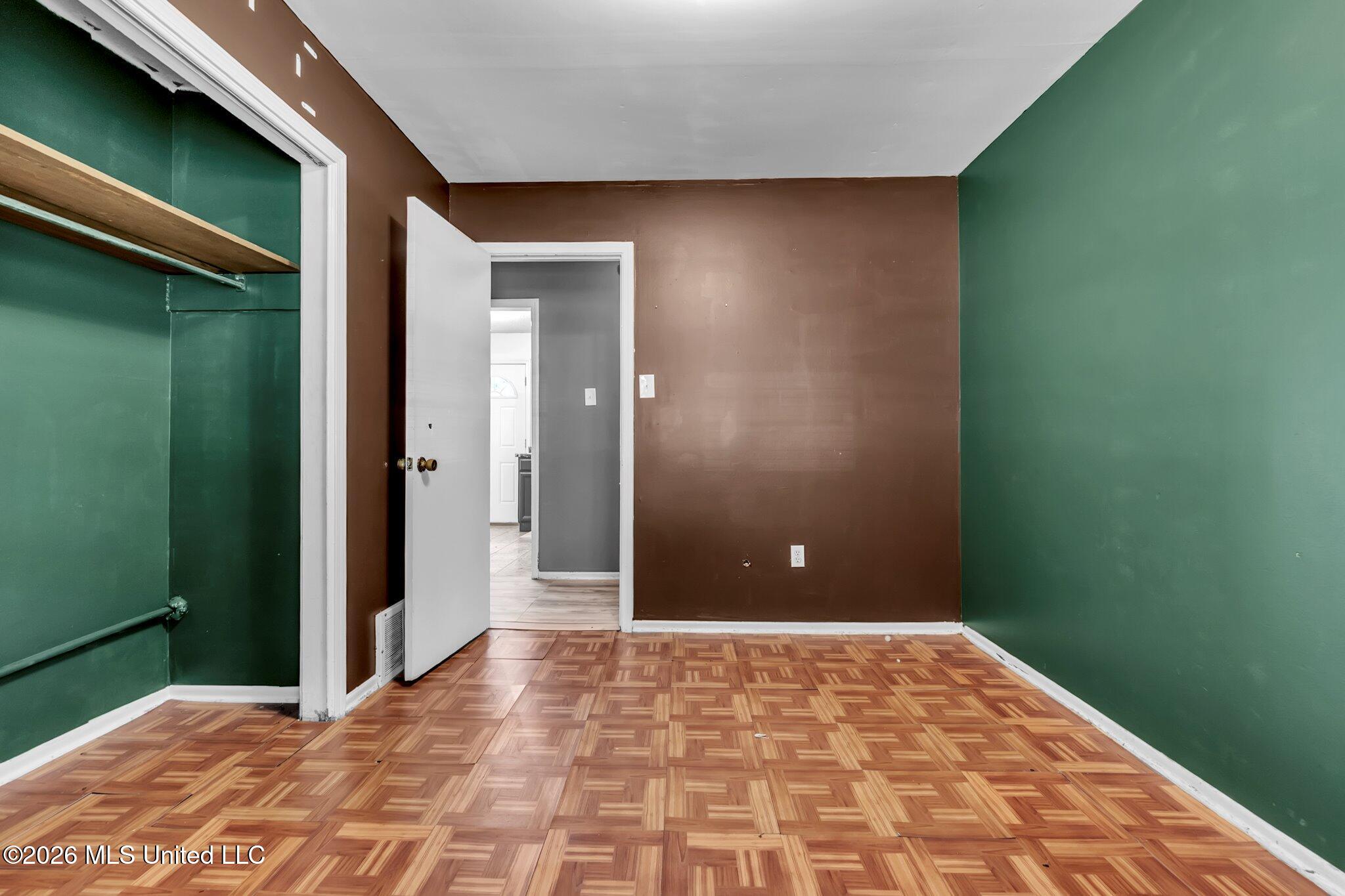 5698 Crestwood Drive Property Photo 10