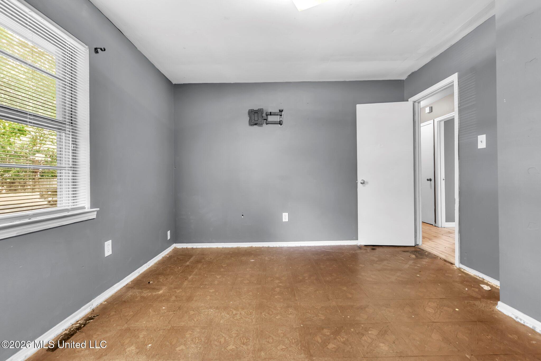 5698 Crestwood Drive Property Photo 12