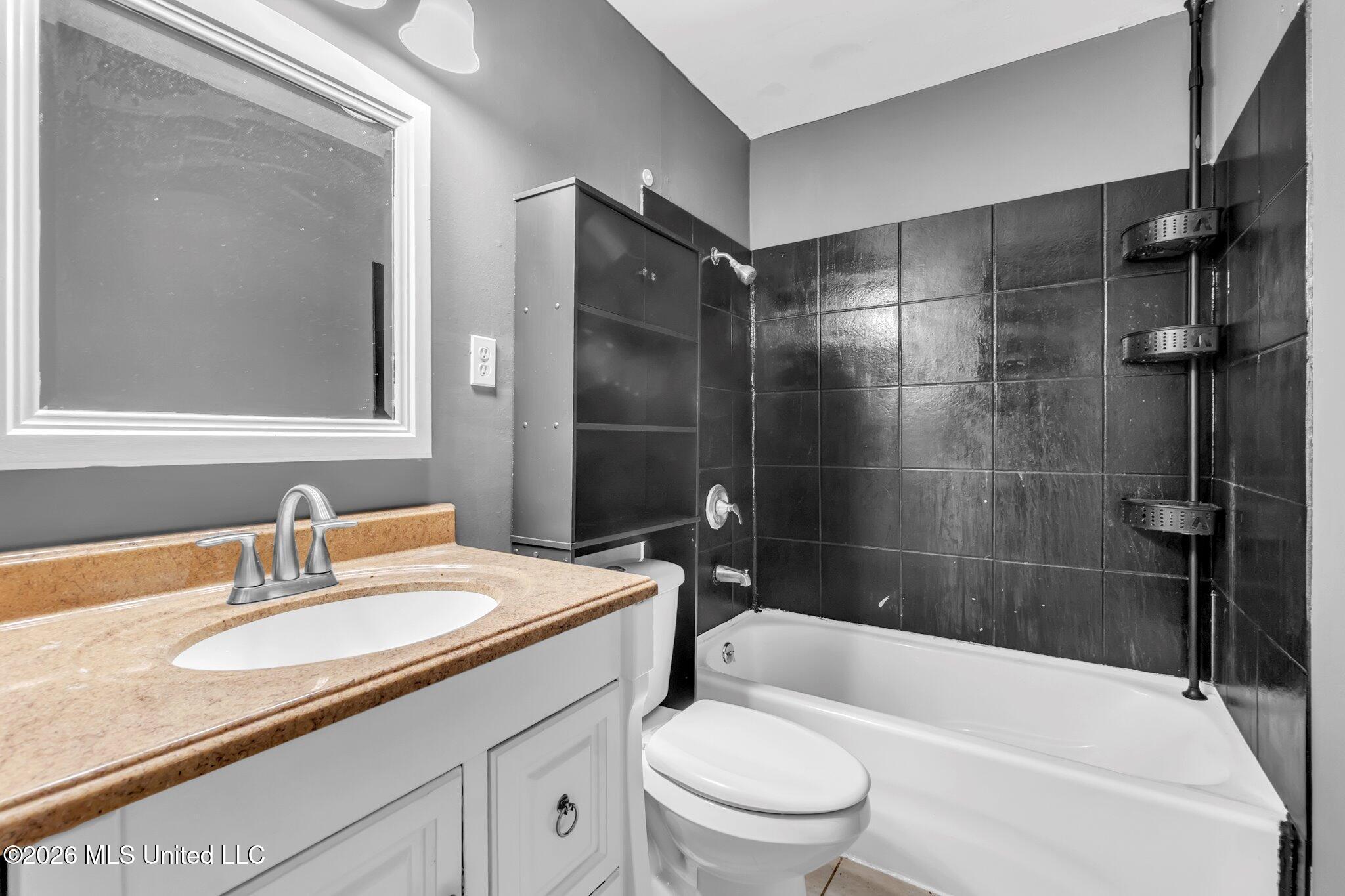 5698 Crestwood Drive Property Photo 14