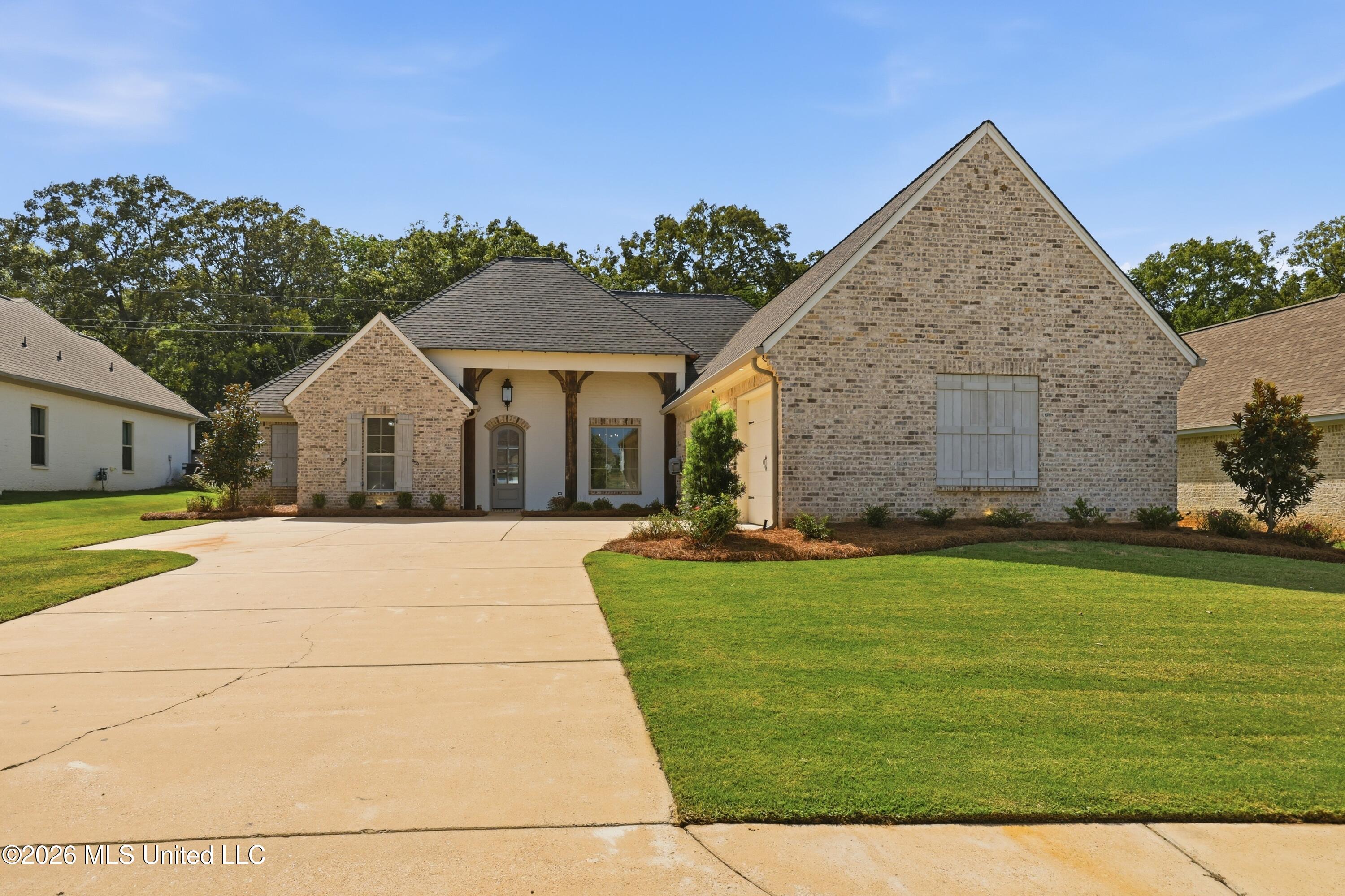 151 Camden Lake Drive Property Photo 3