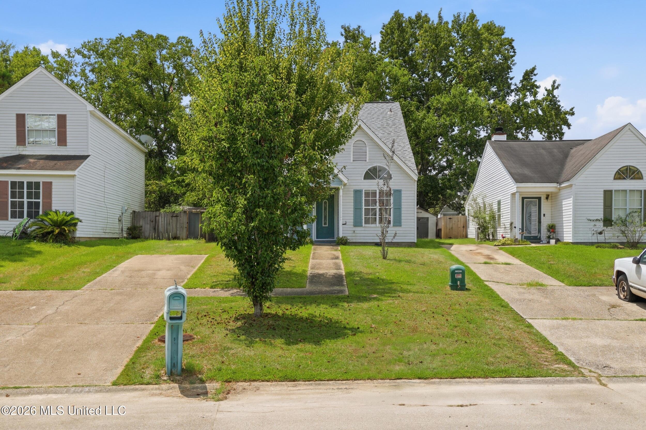 13425 Windridge Drive Property Photo 5