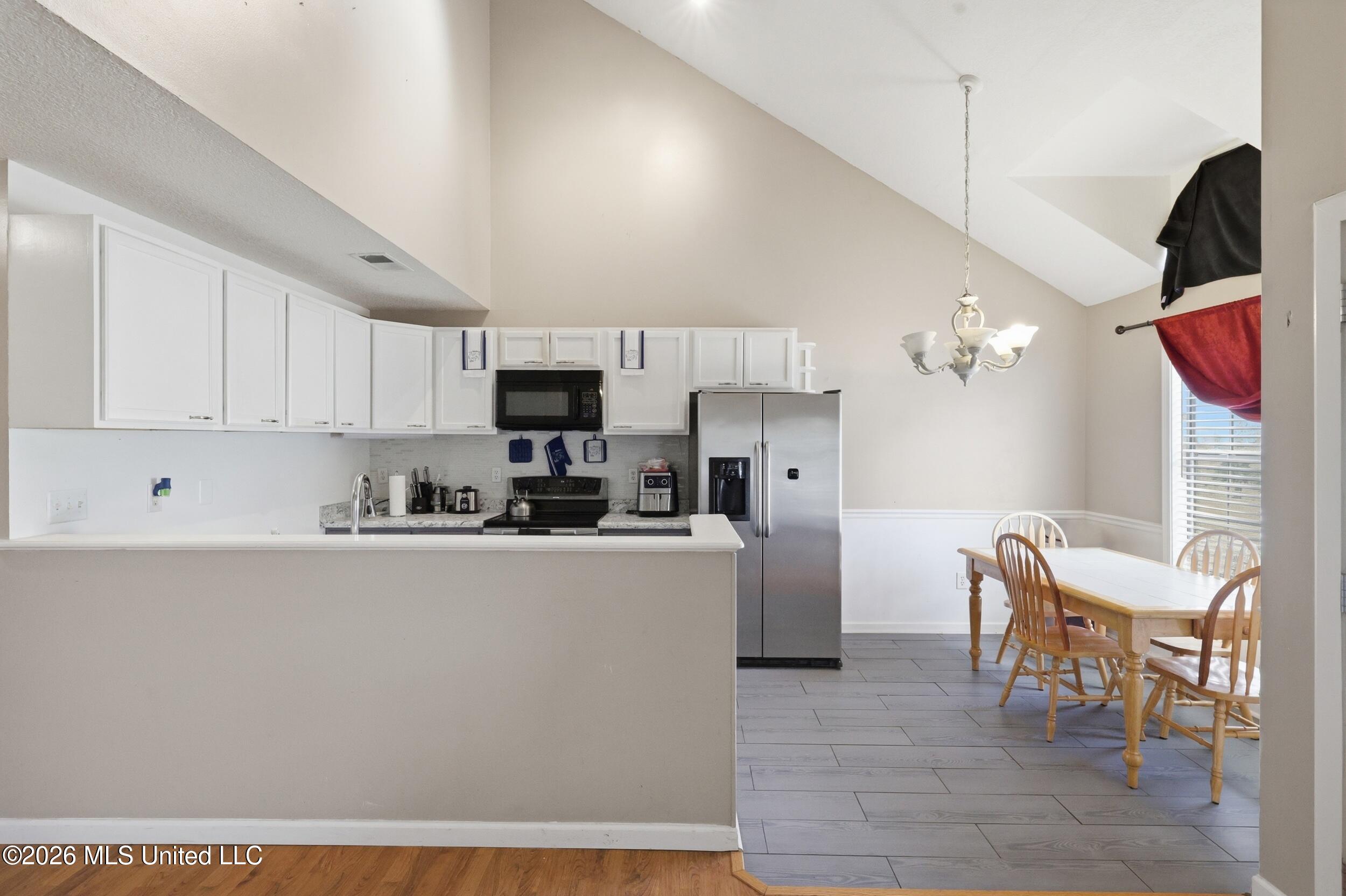 13425 Windridge Drive Property Photo 17