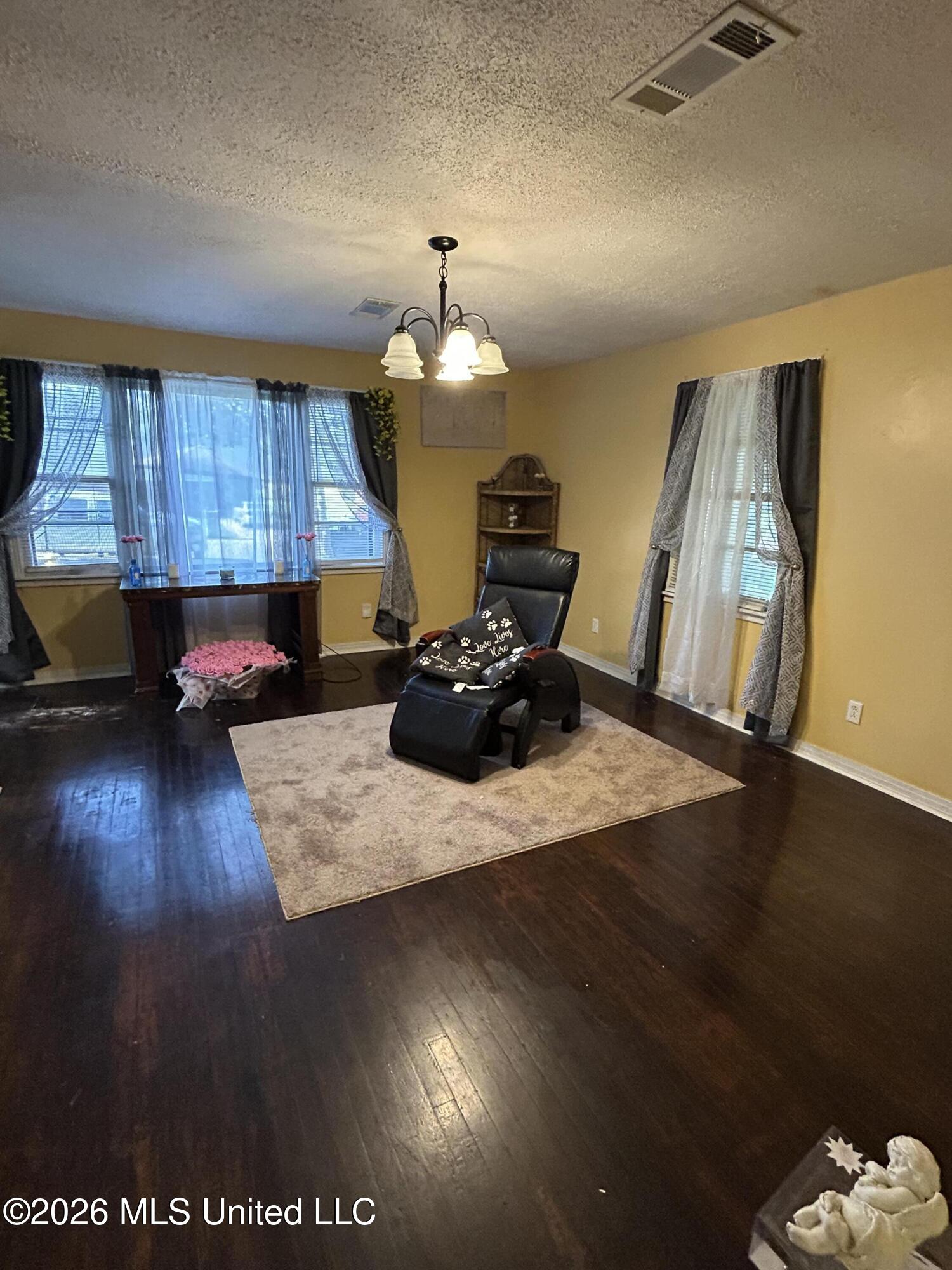 404 Evergreen Drive Property Photo 2