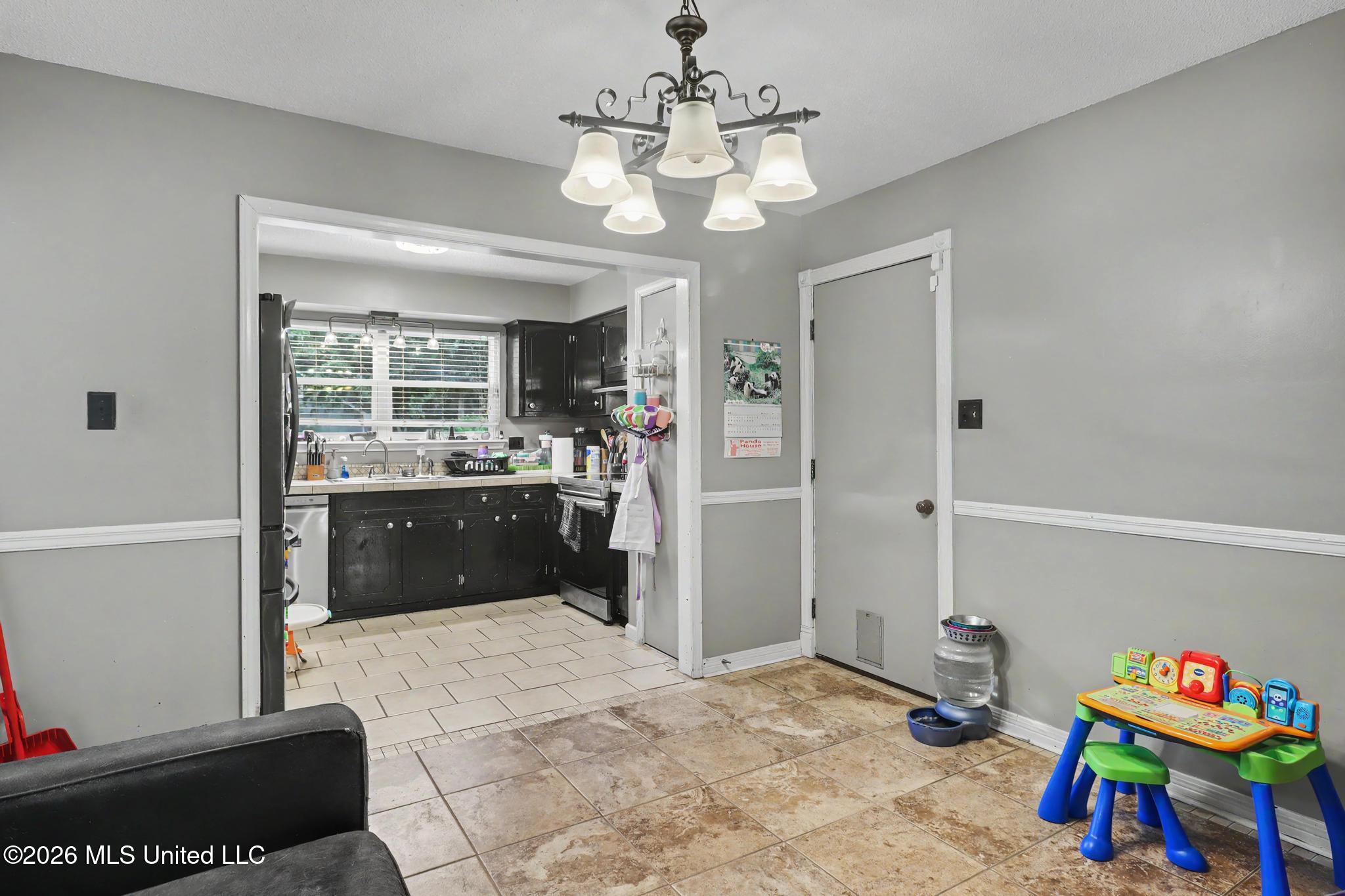 12449 Red Fox Drive Property Photo 4