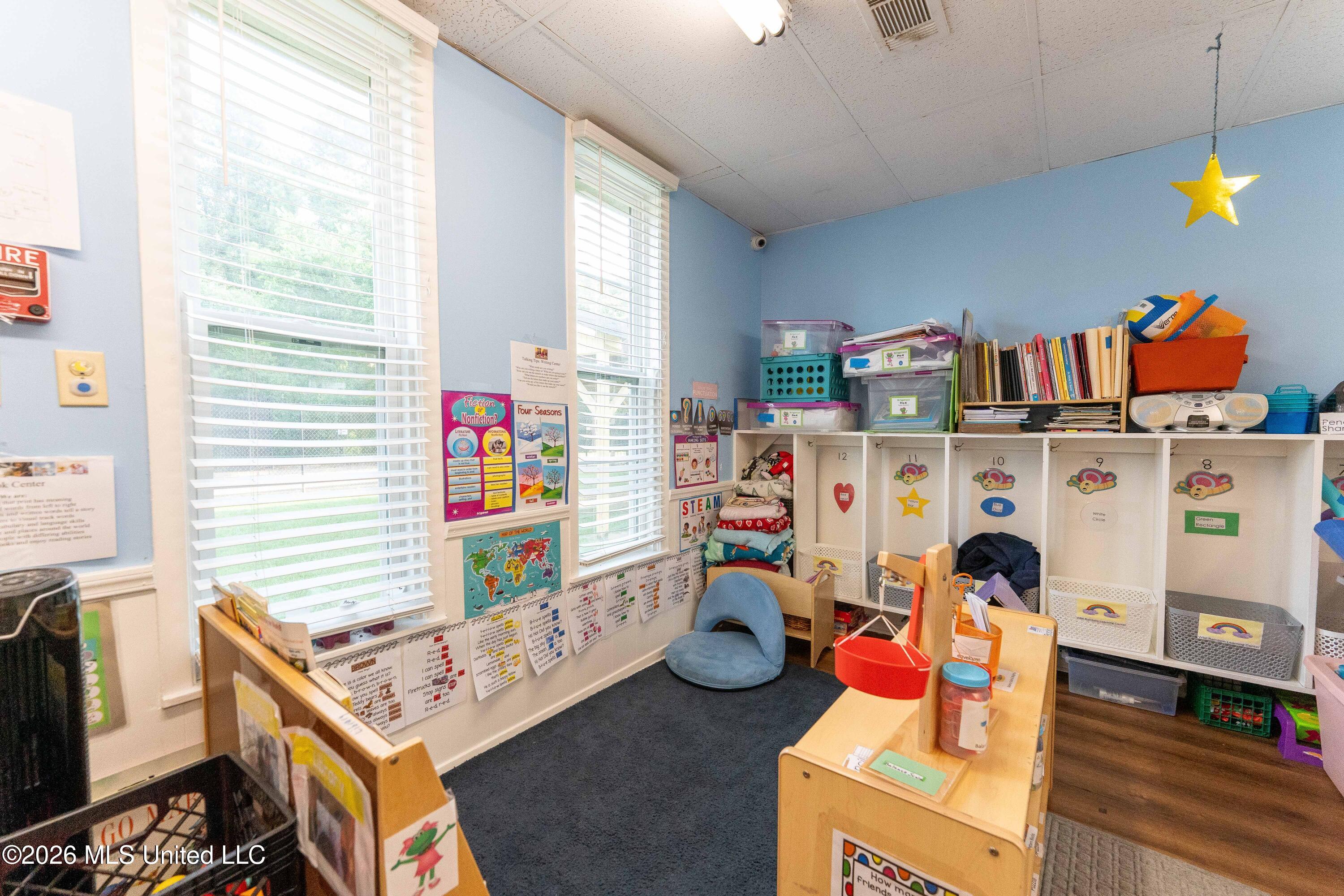 1597 W Highland Drive Property Photo 20