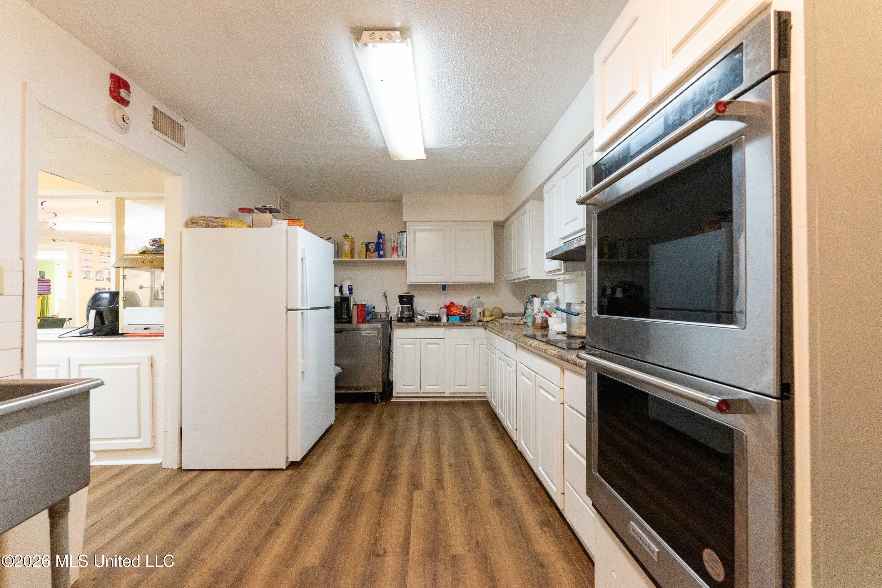 1597 W Highland Drive Property Photo 35