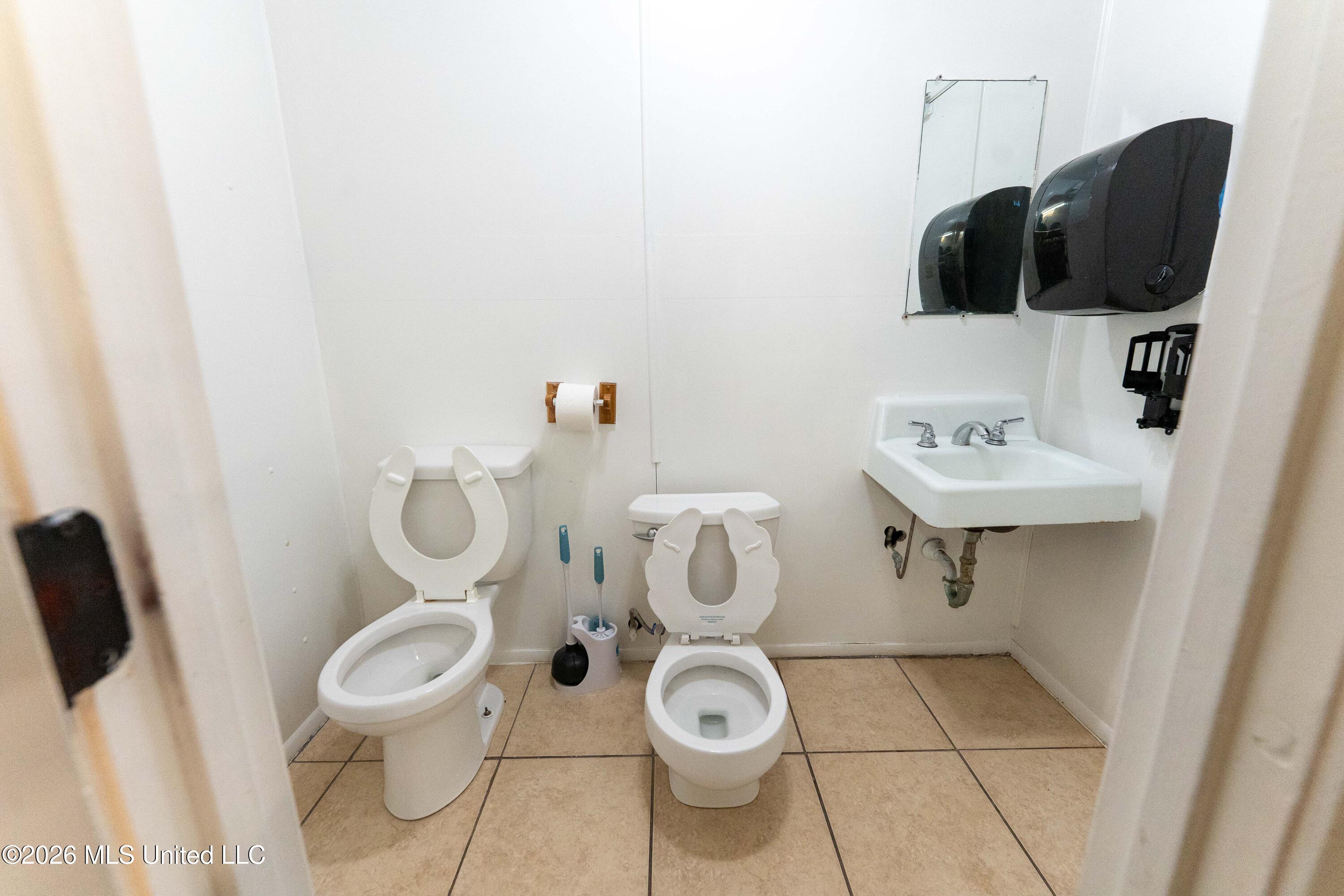 1597 W Highland Drive Property Photo 46