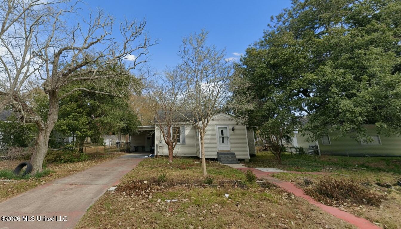 2215 Taft Avenue Property Photo 1