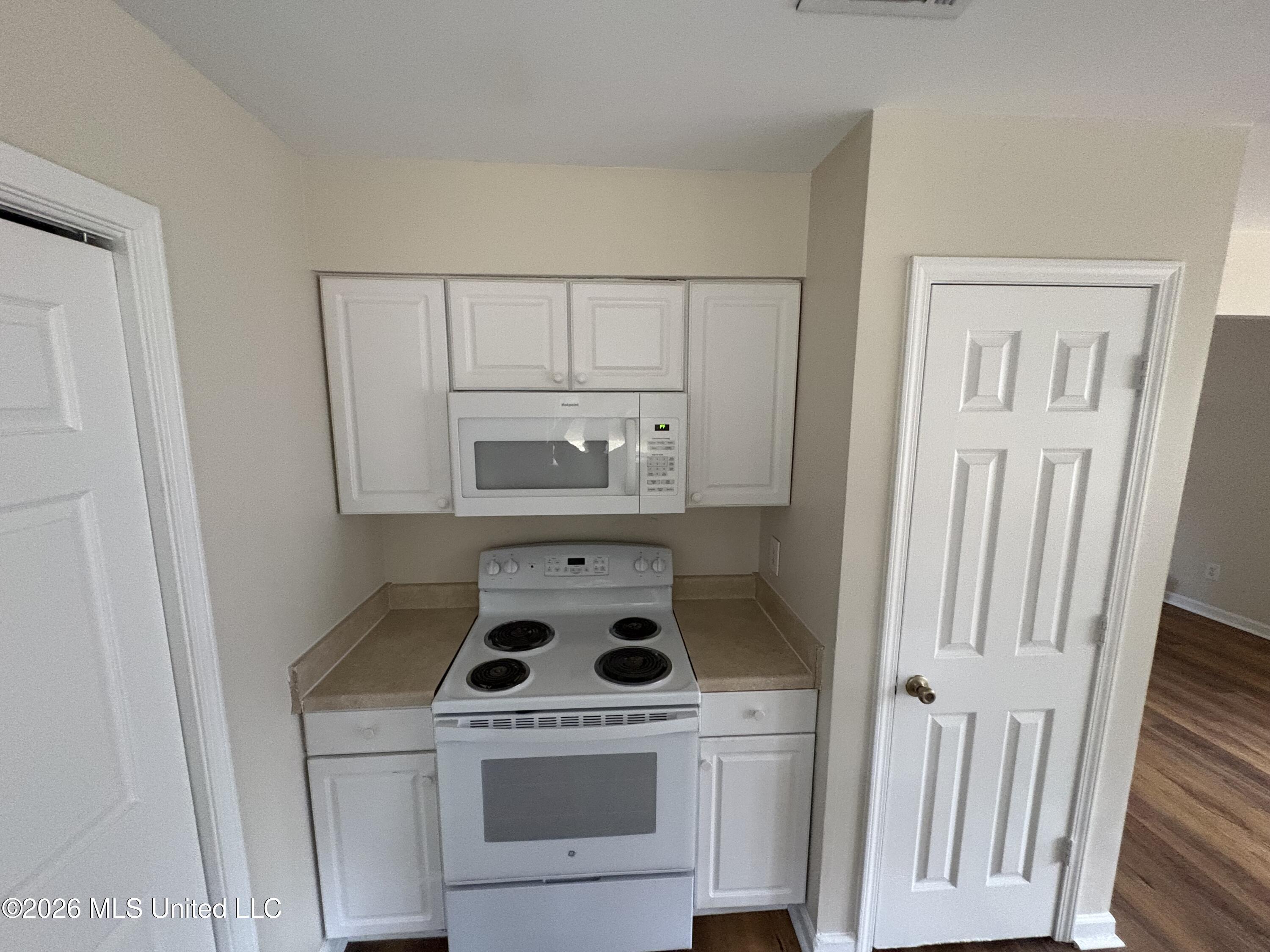 6921 Red Bud Lane Property Photo 9