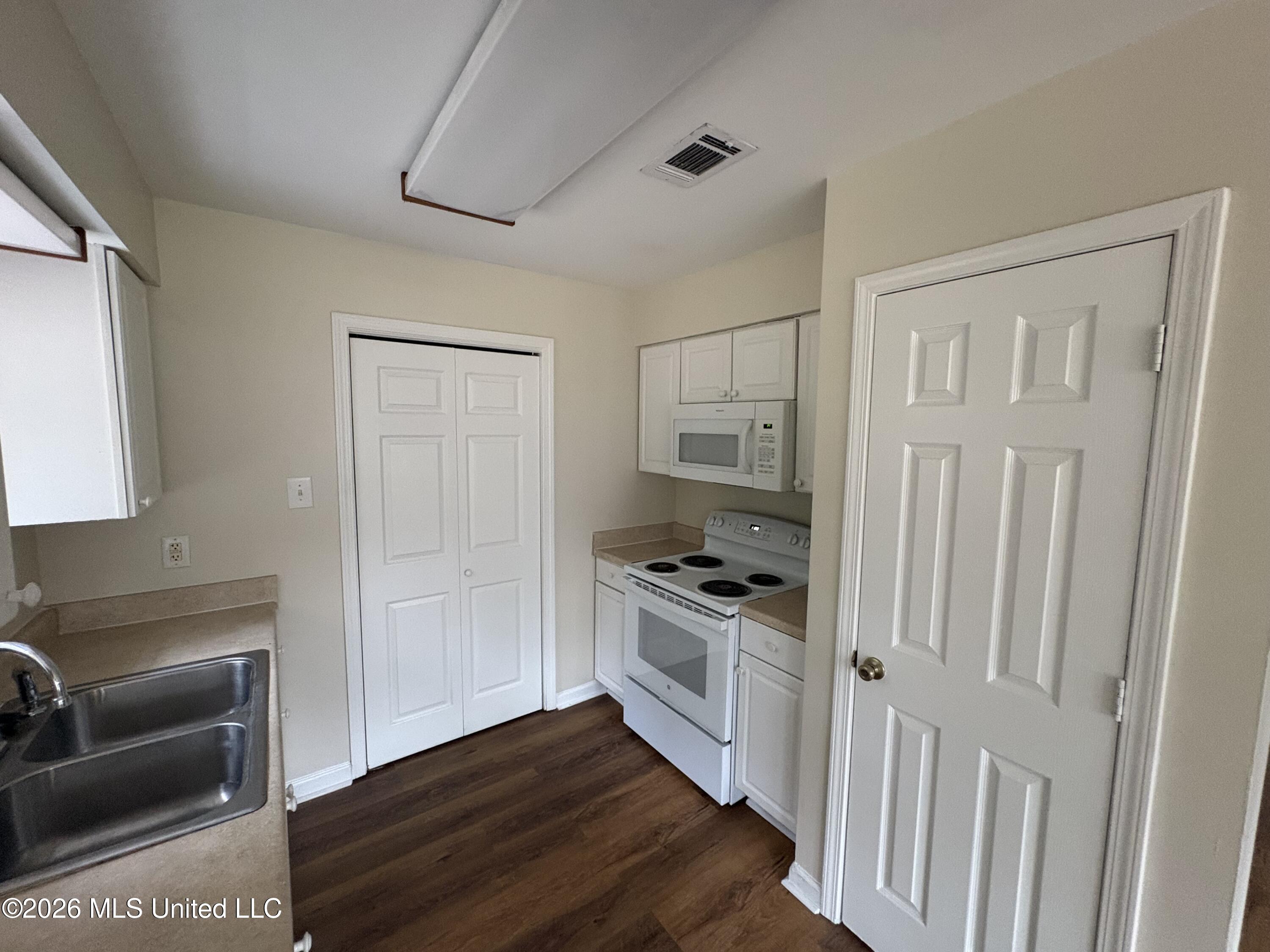 6921 Red Bud Lane Property Photo 14