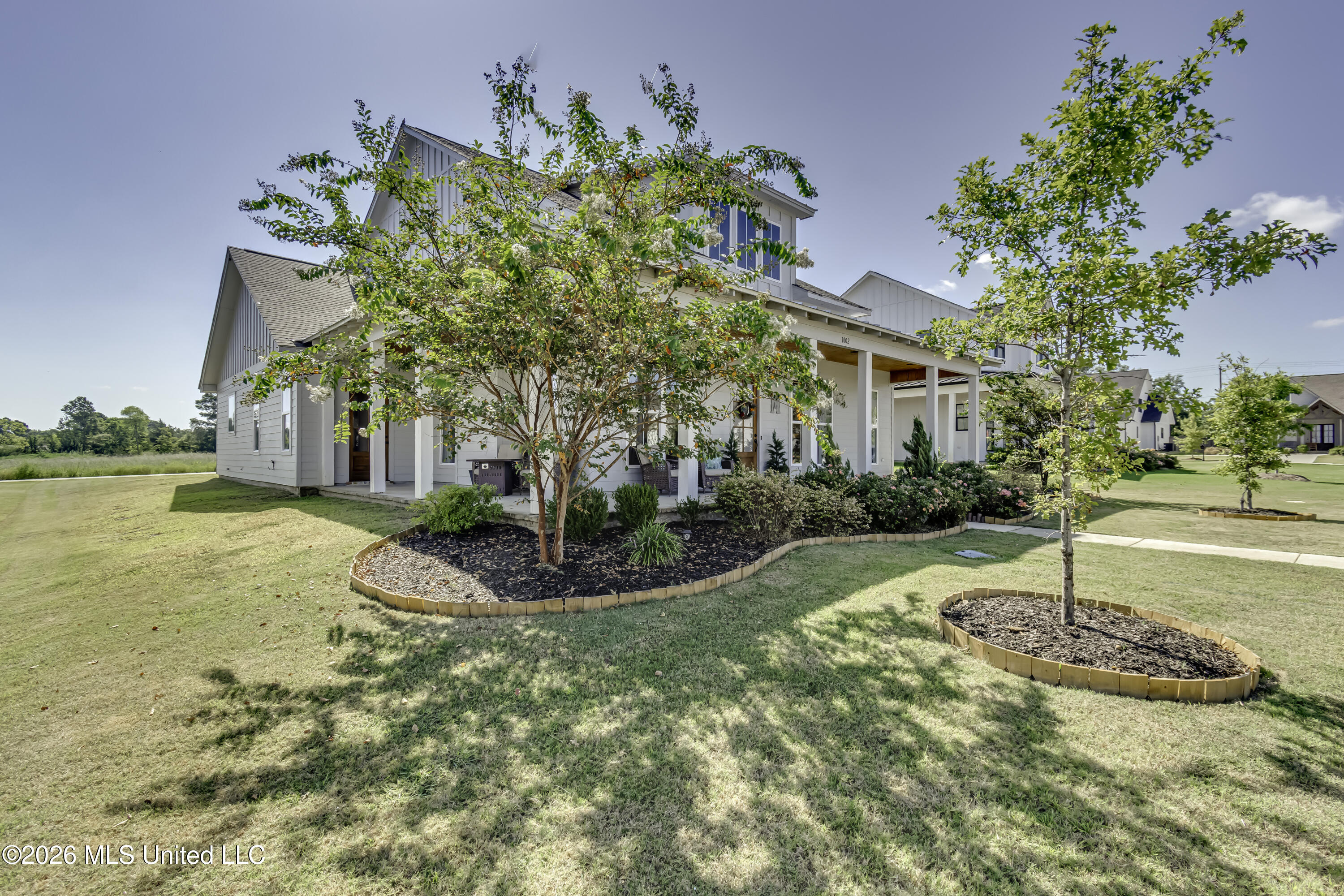 1002 Crepe Myrtle Drive Property Photo 2