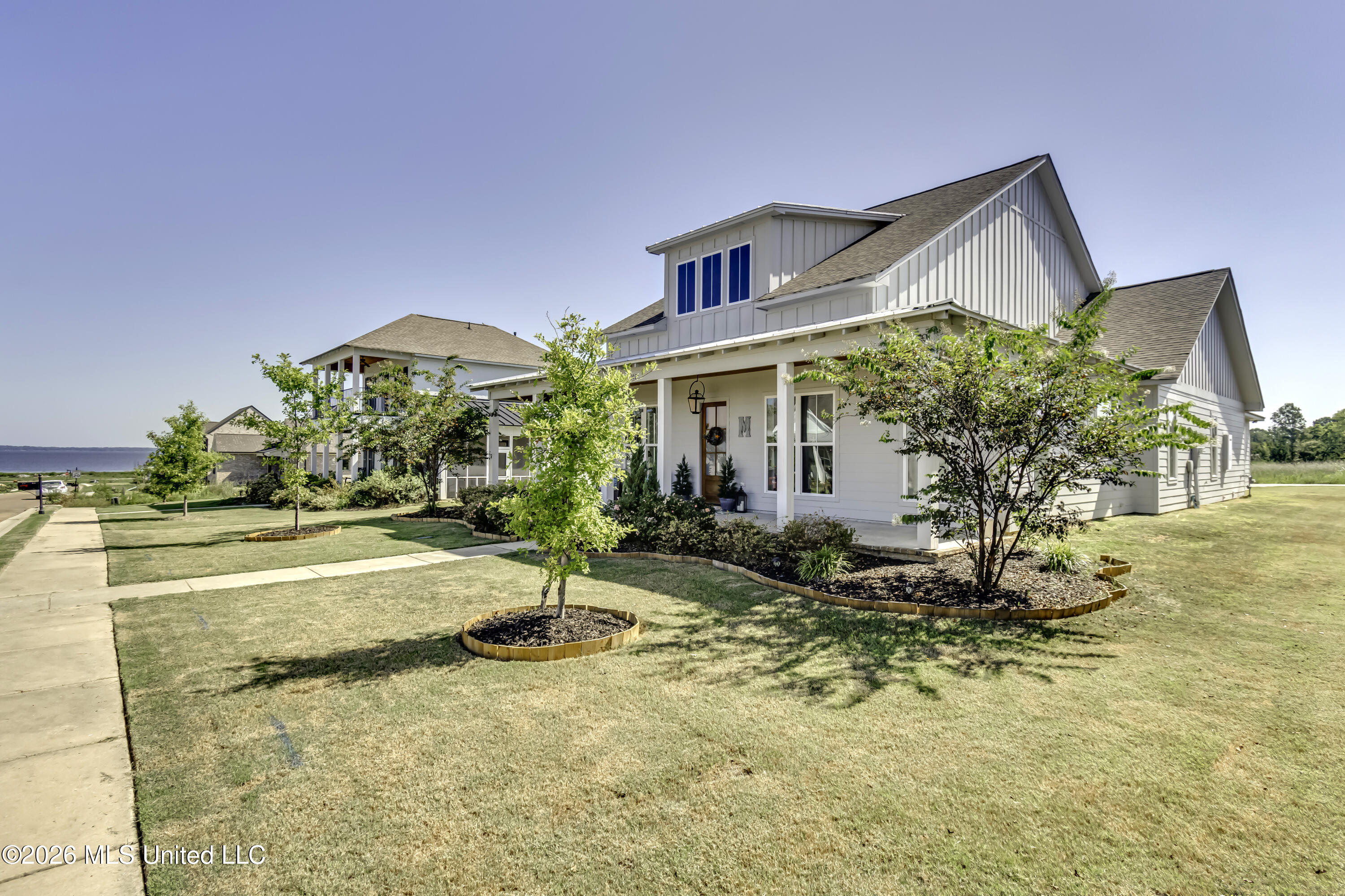 1002 Crepe Myrtle Drive Property Photo 3
