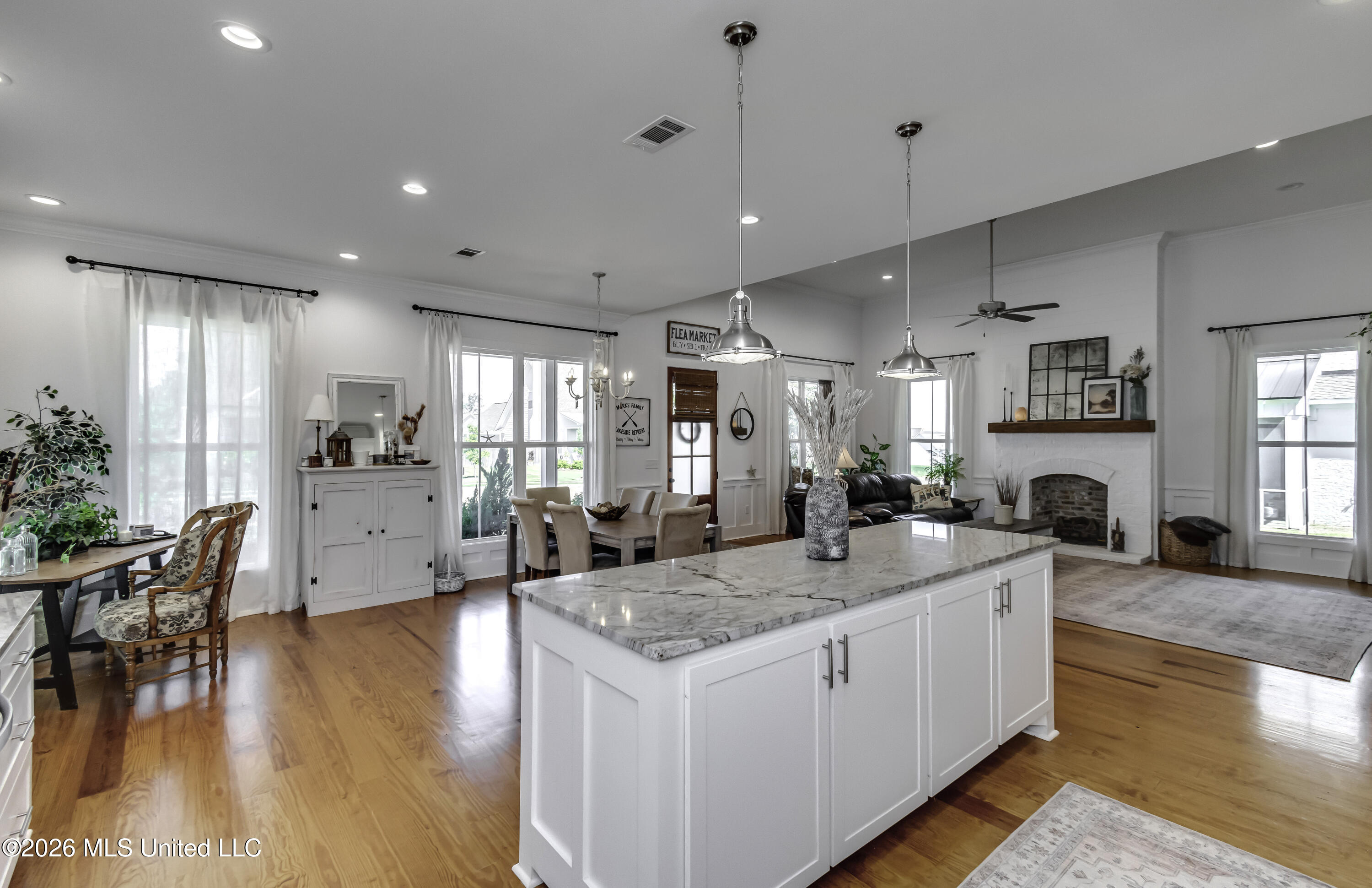 1002 Crepe Myrtle Drive Property Photo 4