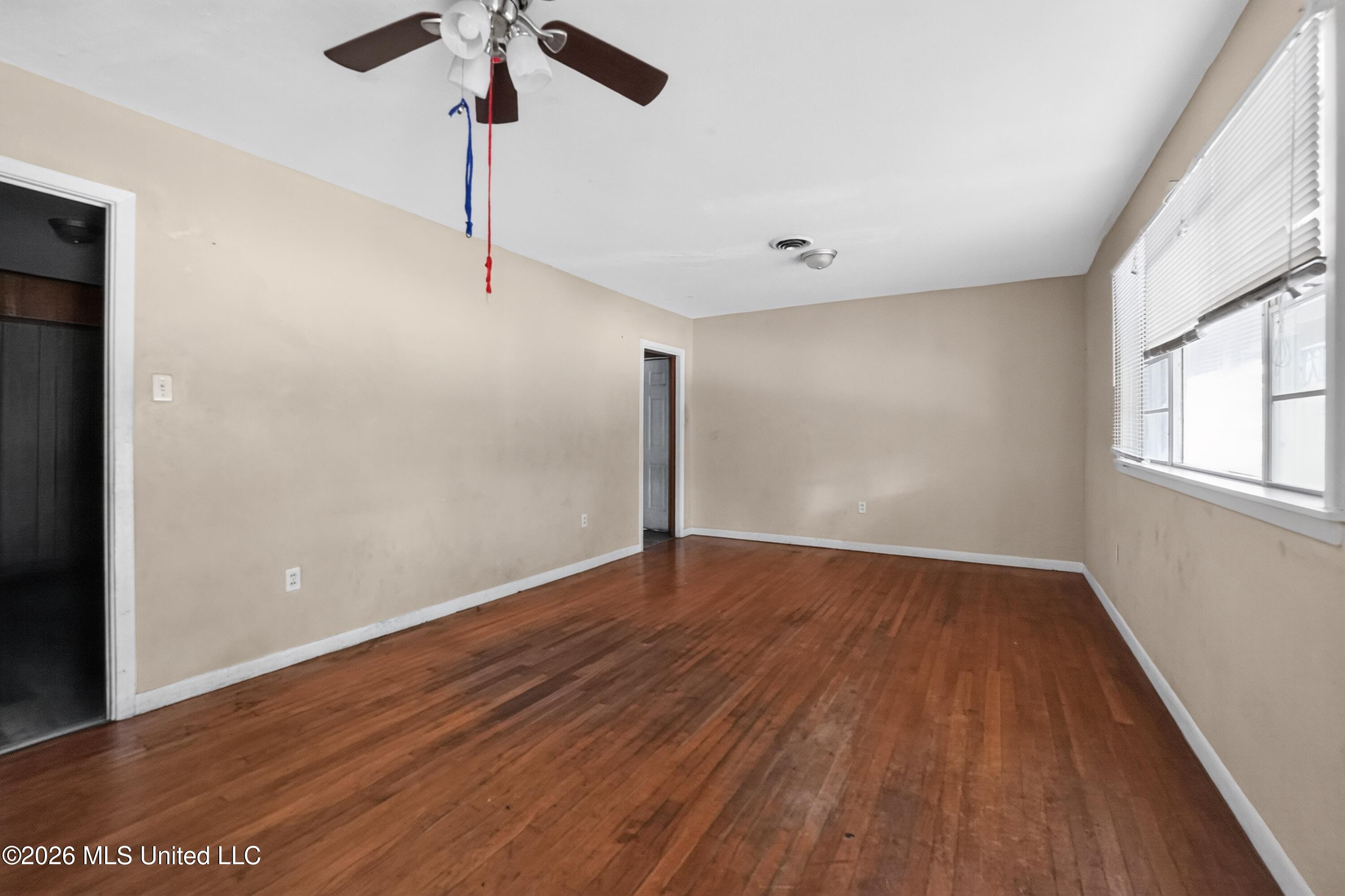 1023 Garden Park Drive Property Photo 6