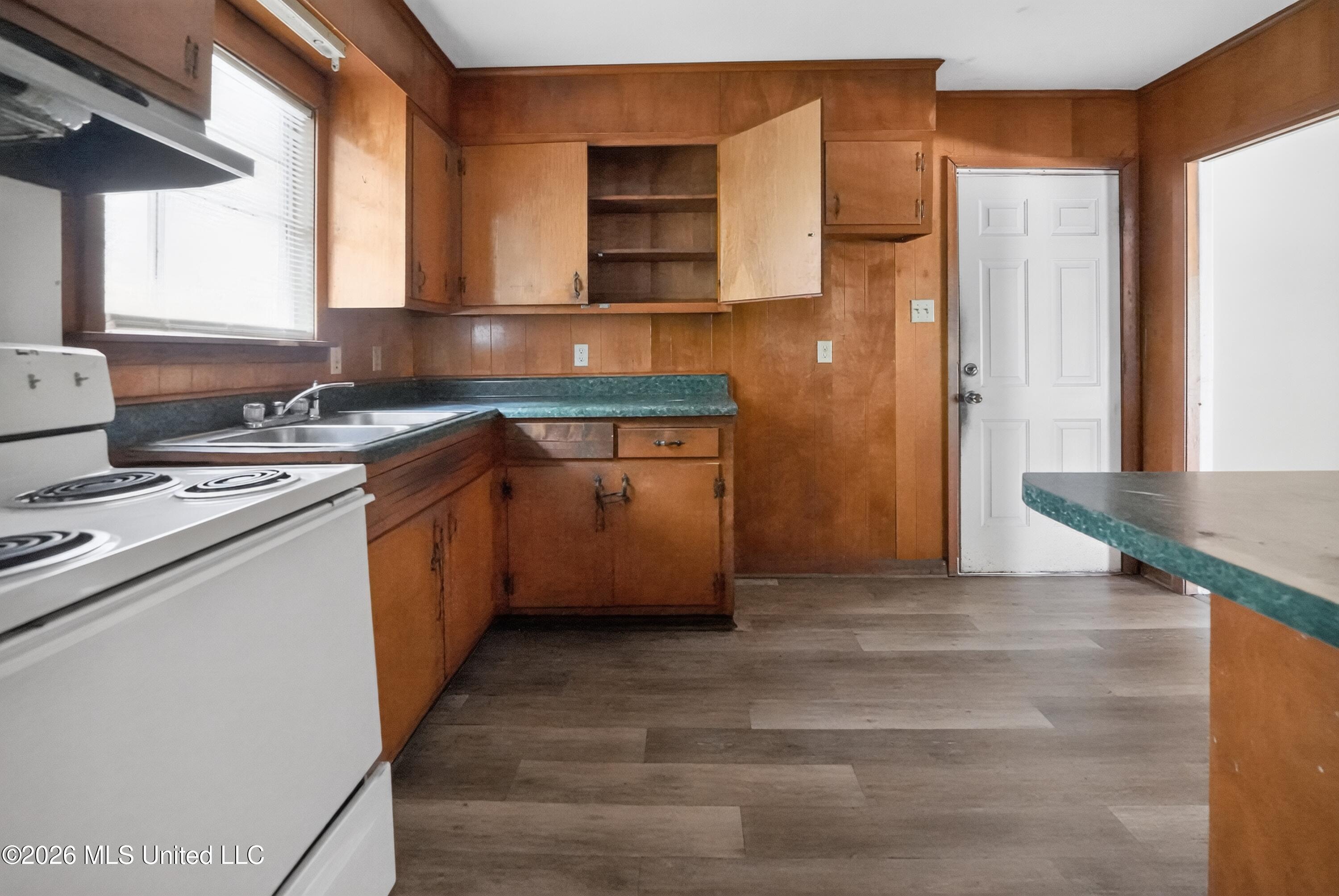 1023 Garden Park Drive Property Photo 8
