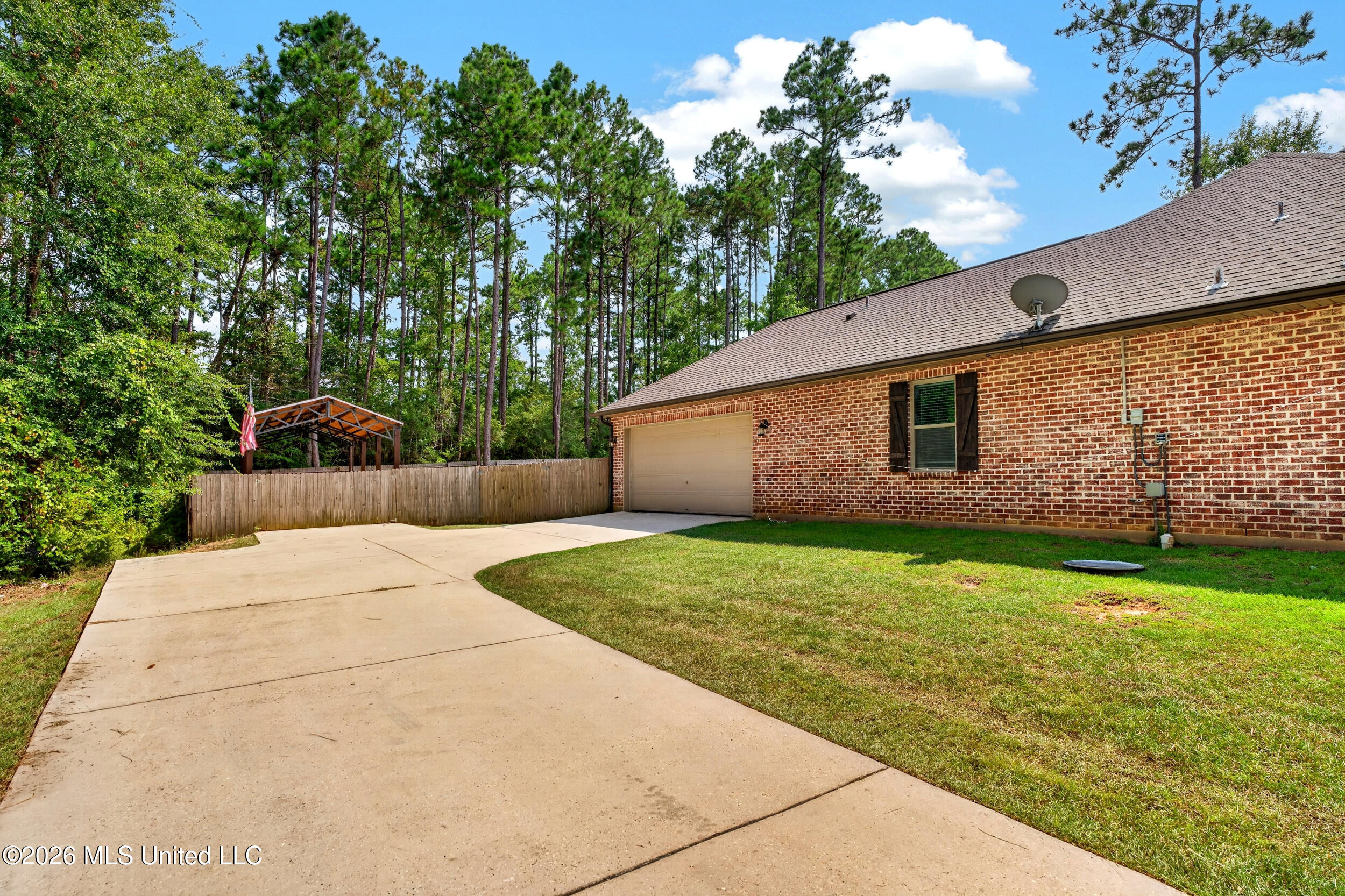 38 Switch Drive Property Photo 11