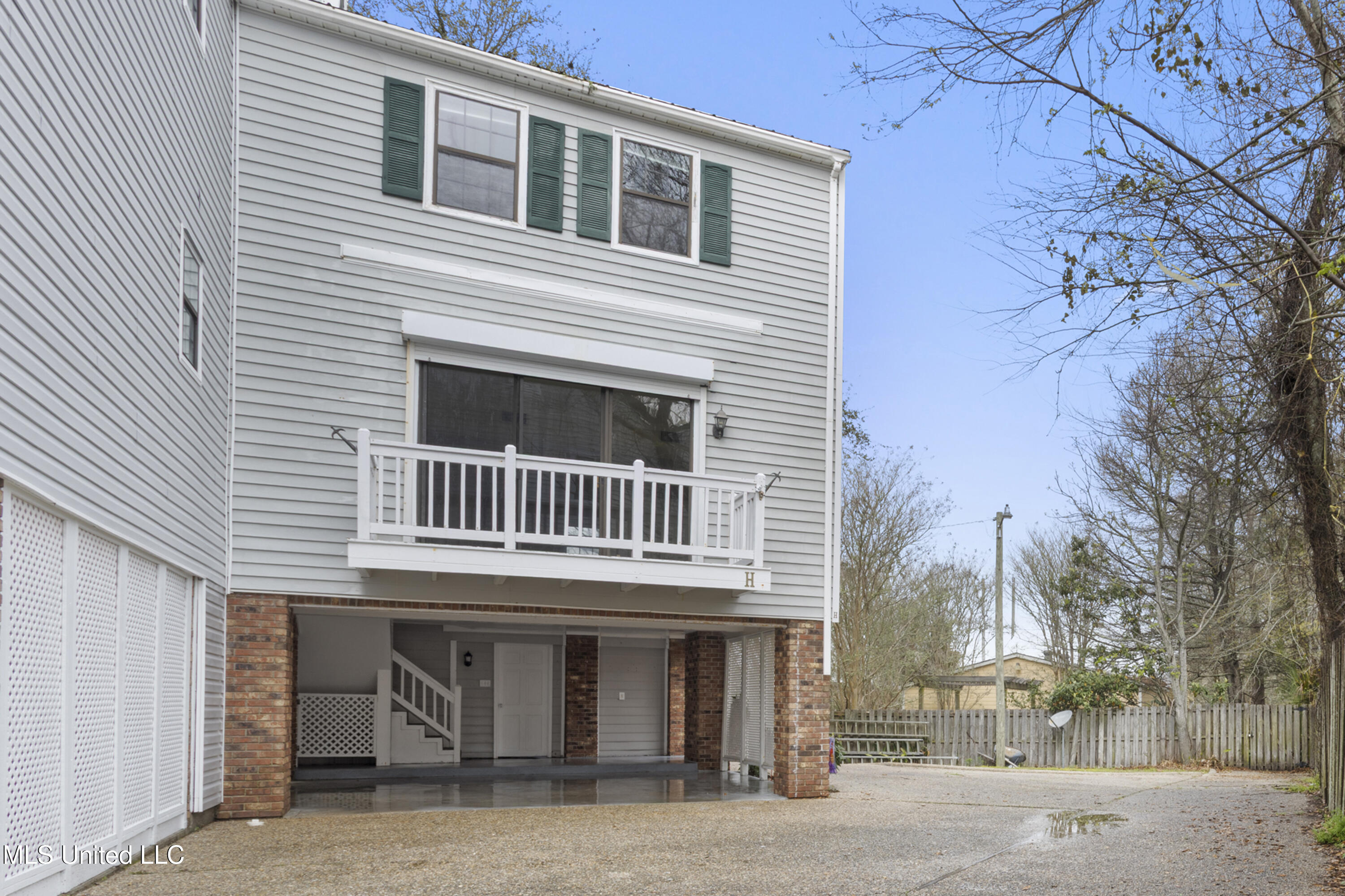 255 E Scenic Drive Property Photo 1