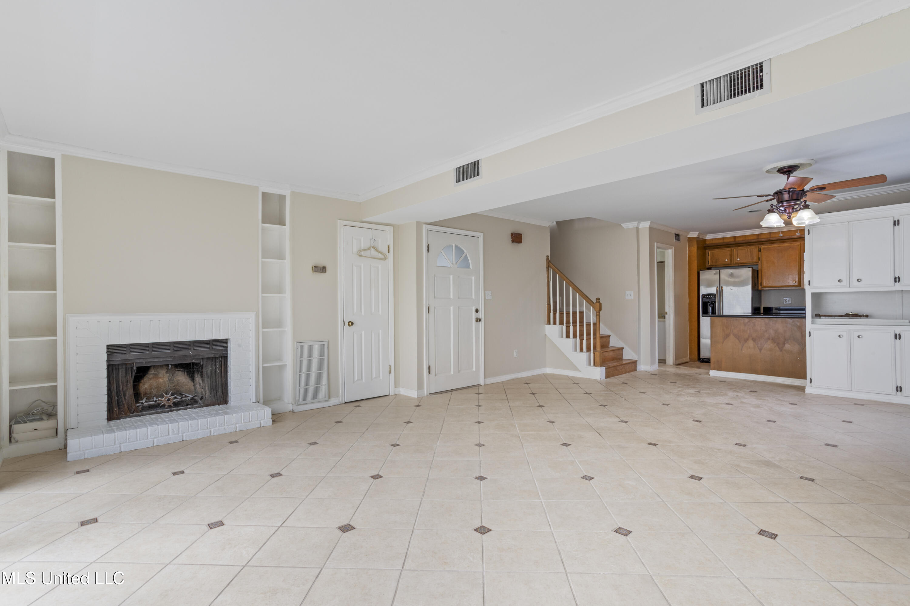 255 E Scenic Drive Property Photo 5
