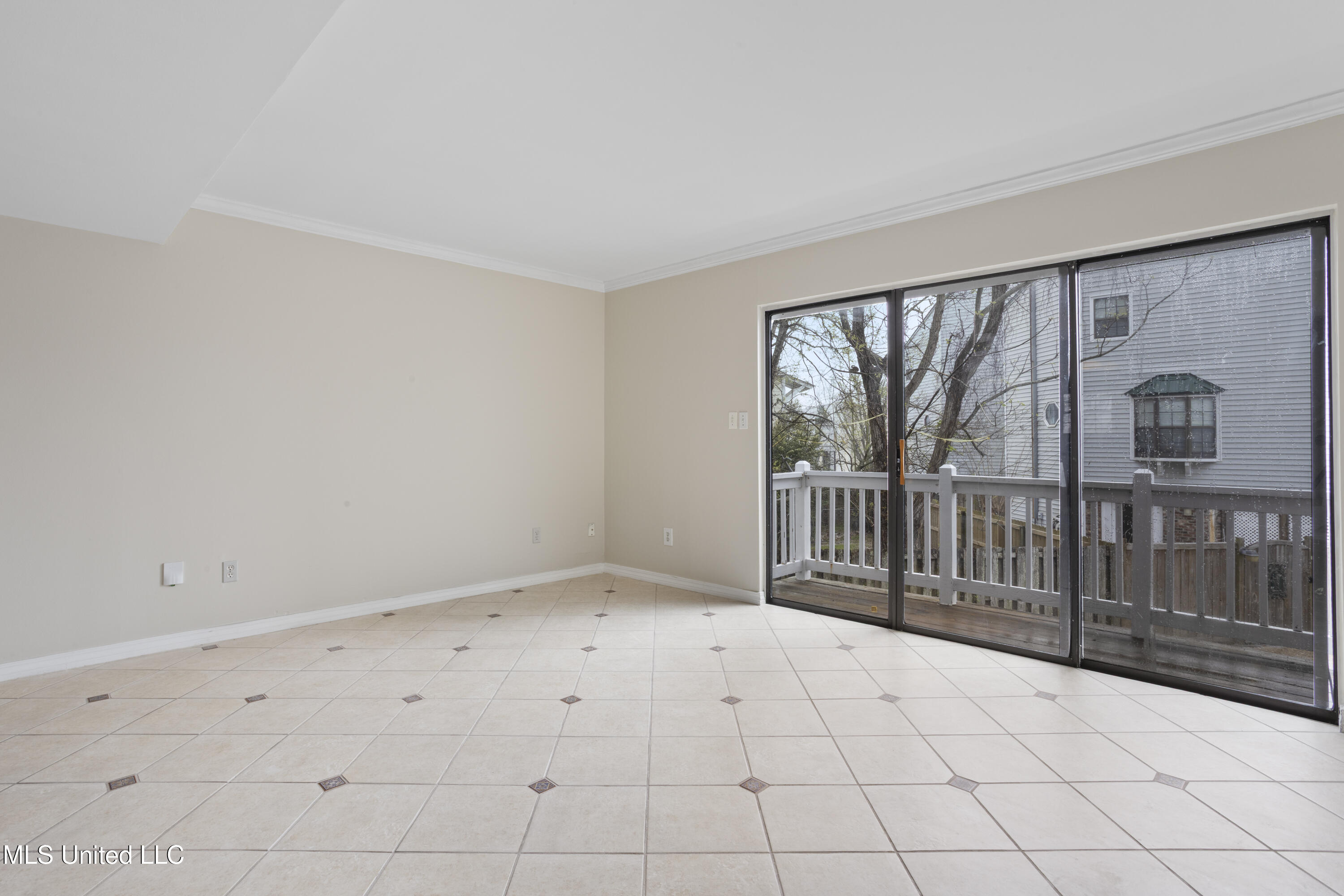 255 E Scenic Drive Property Photo 8