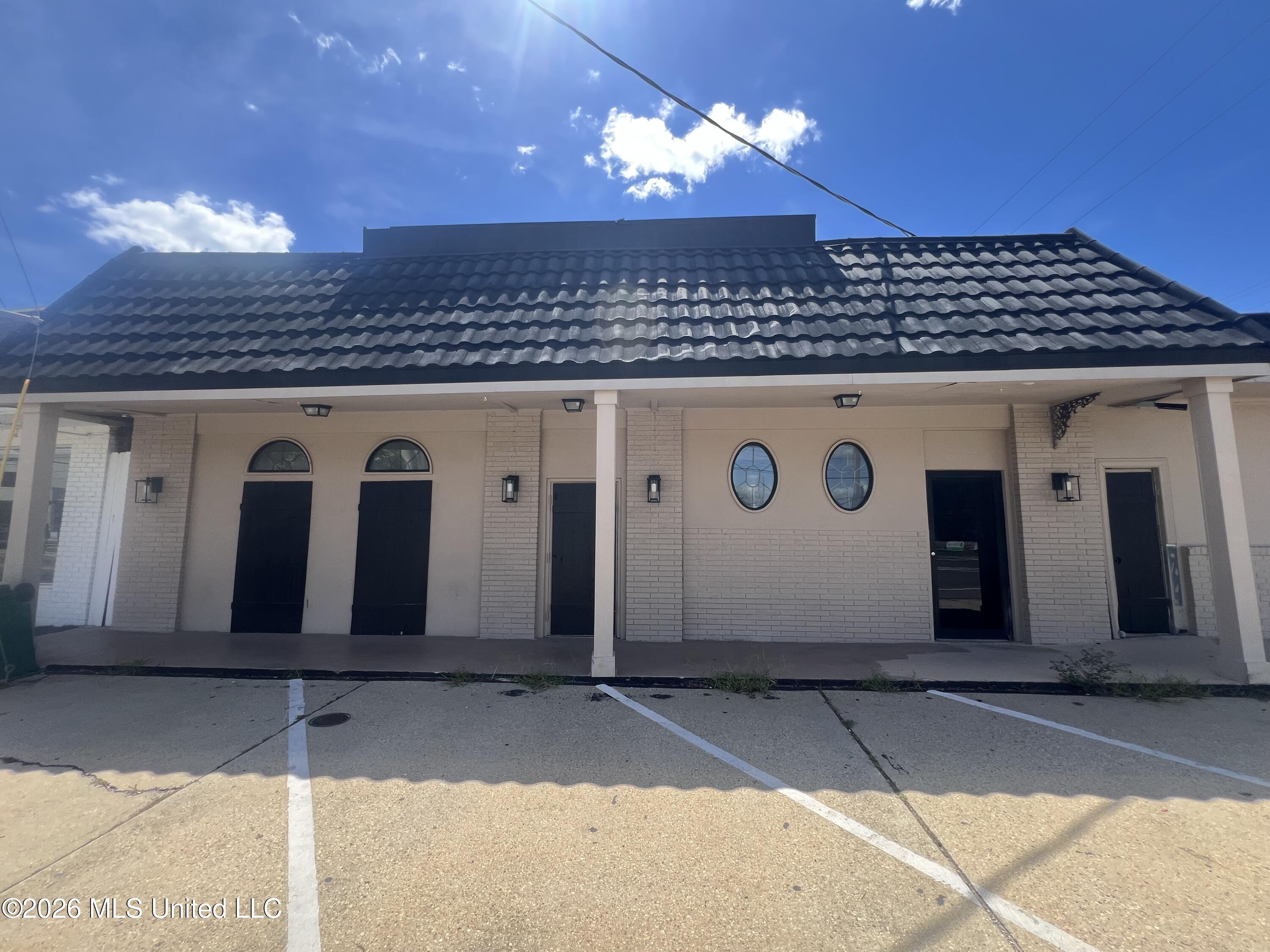 195 N Porter Avenue Property Photo 10