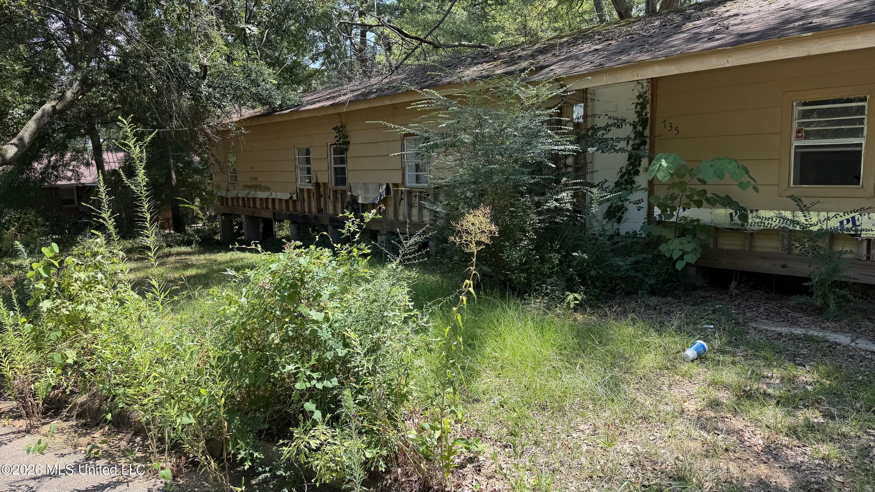 735 Seminole Avenue Property Photo 3