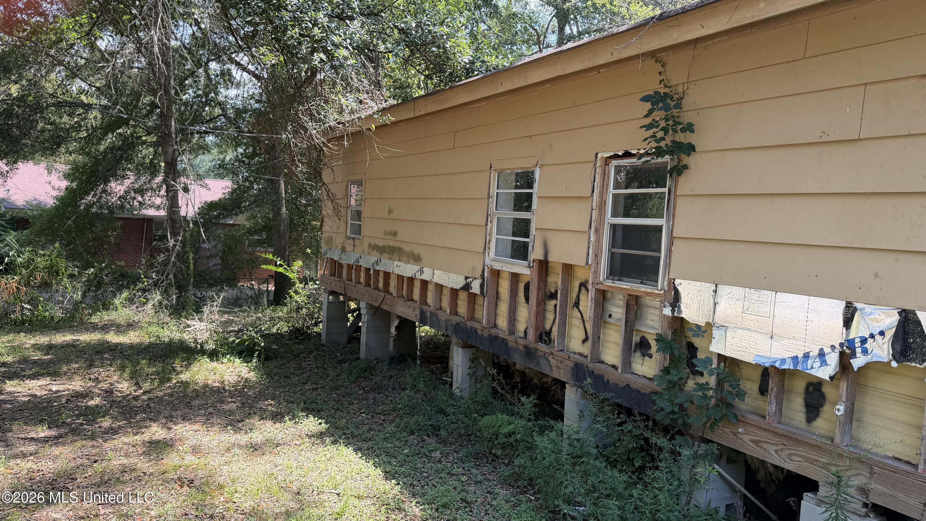 735 Seminole Avenue Property Photo 8