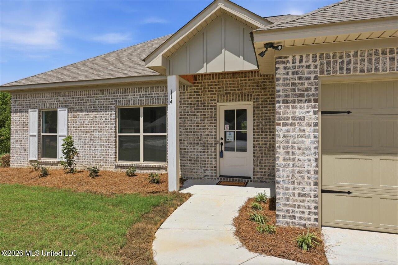114 Newport Drive Property Photo 3